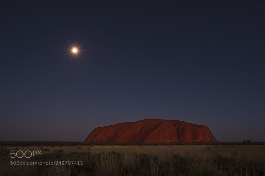 Nikon D4 sample photo. Full moon over uluru photography