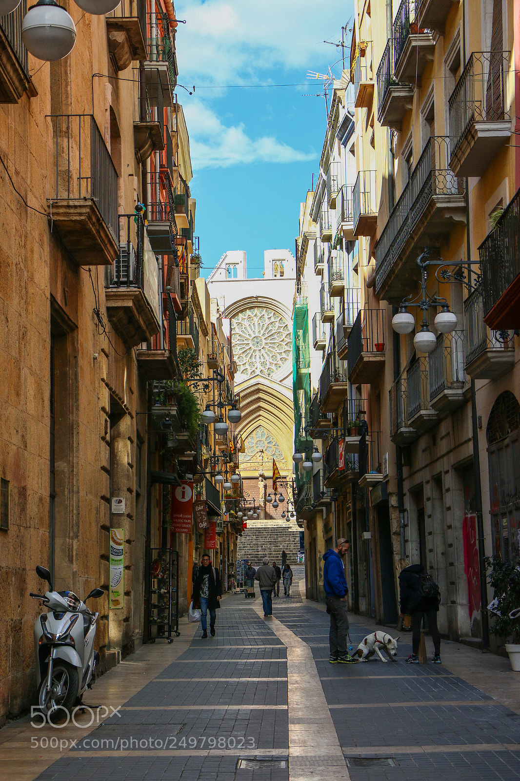 Canon EOS 70D sample photo. Las calles de tarragona photography