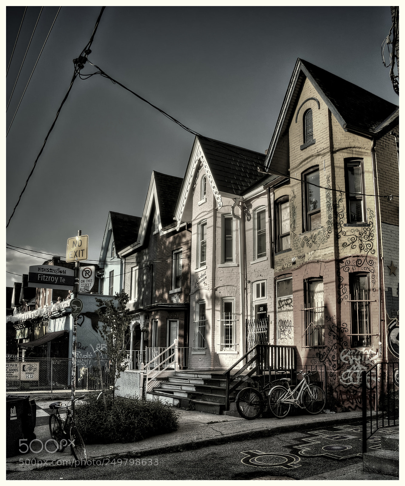 Olympus OM-D E-M10 II sample photo. The victorian houses photography
