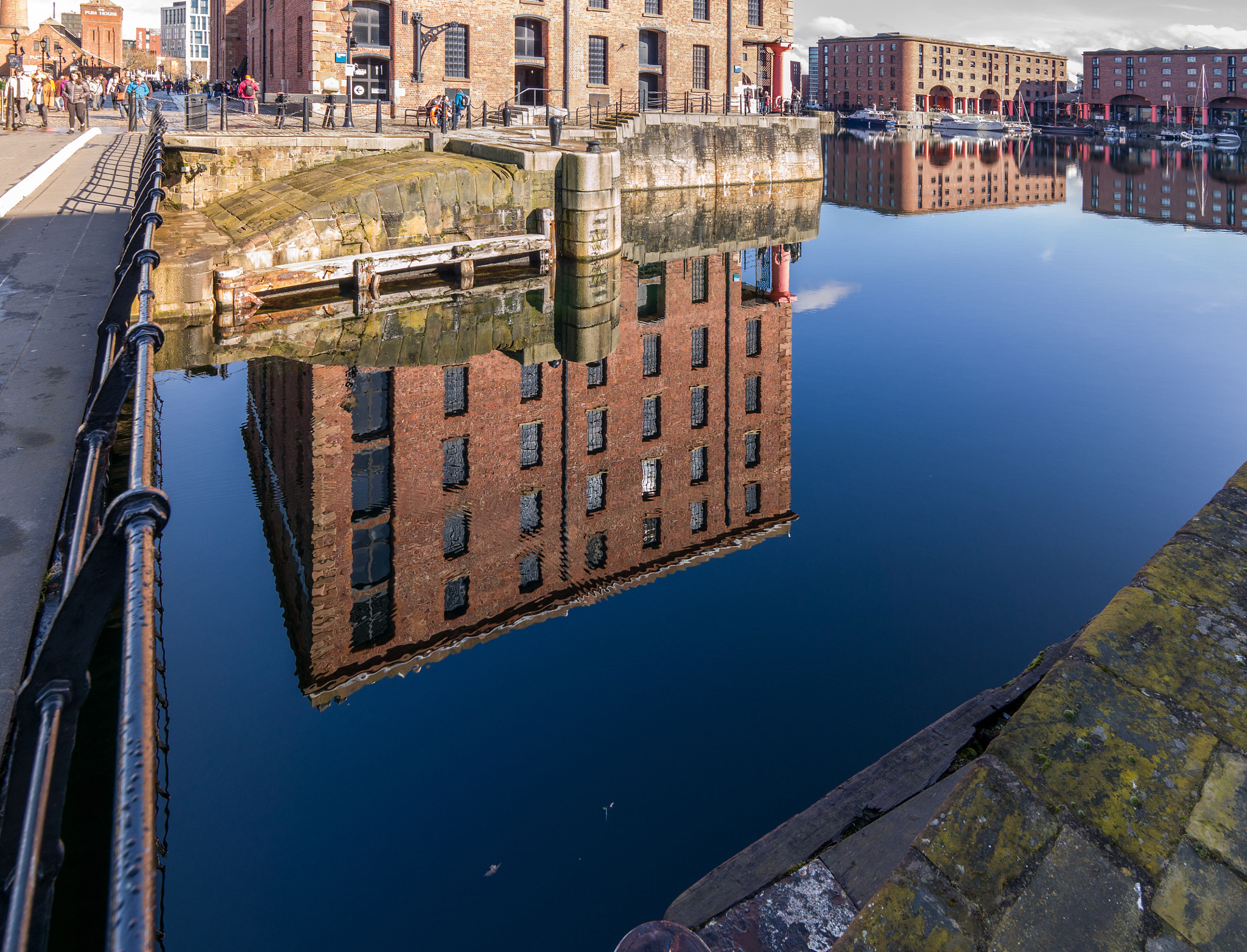 Leica TL2 sample photo. Albert dock photography