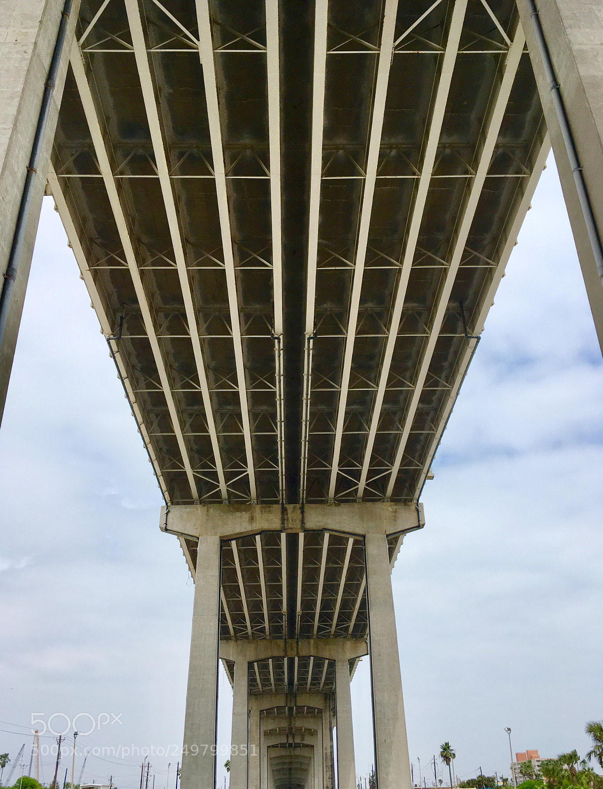 Apple iPhone SE sample photo. Down the bridge. photography