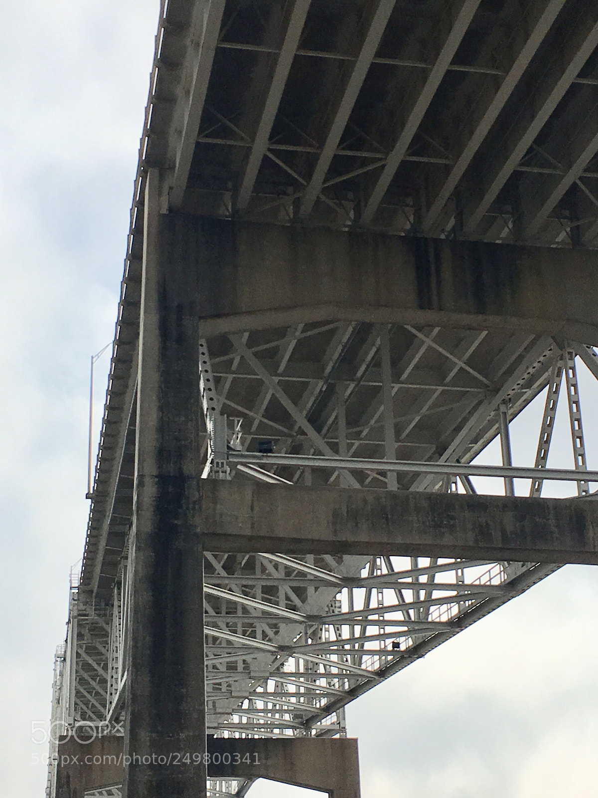 Apple iPhone SE sample photo. Under the bridge. photography