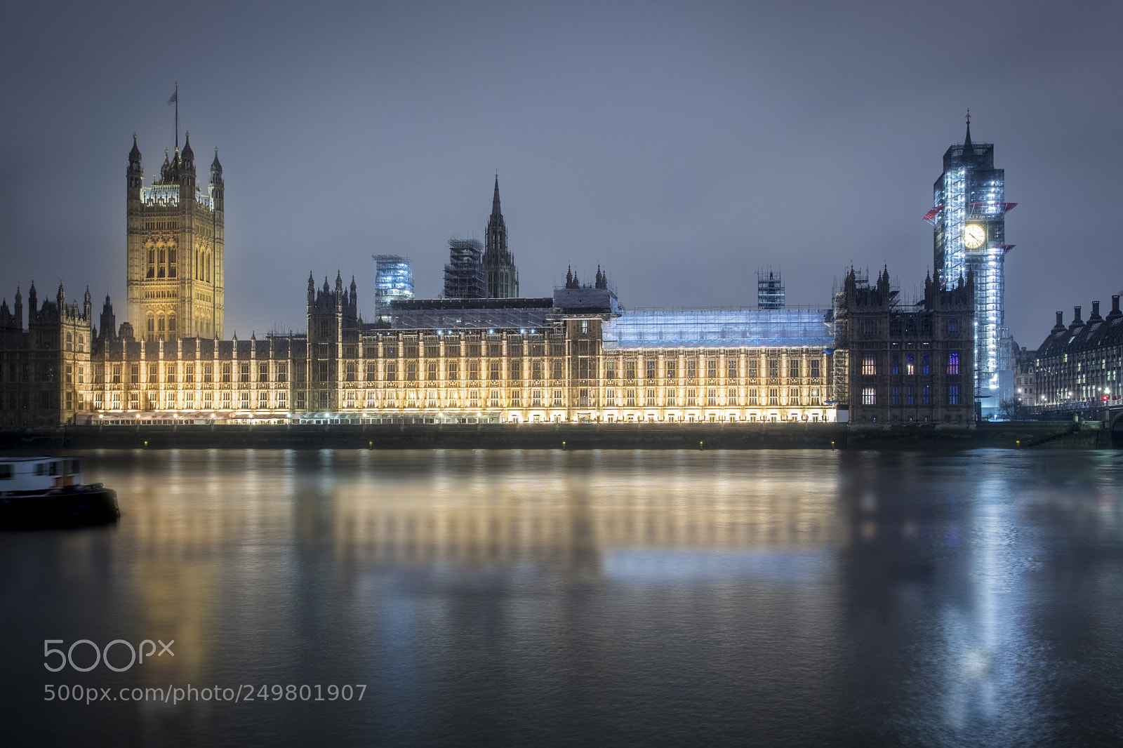 Canon EOS 5D Mark IV sample photo. Big ben is stopped photography