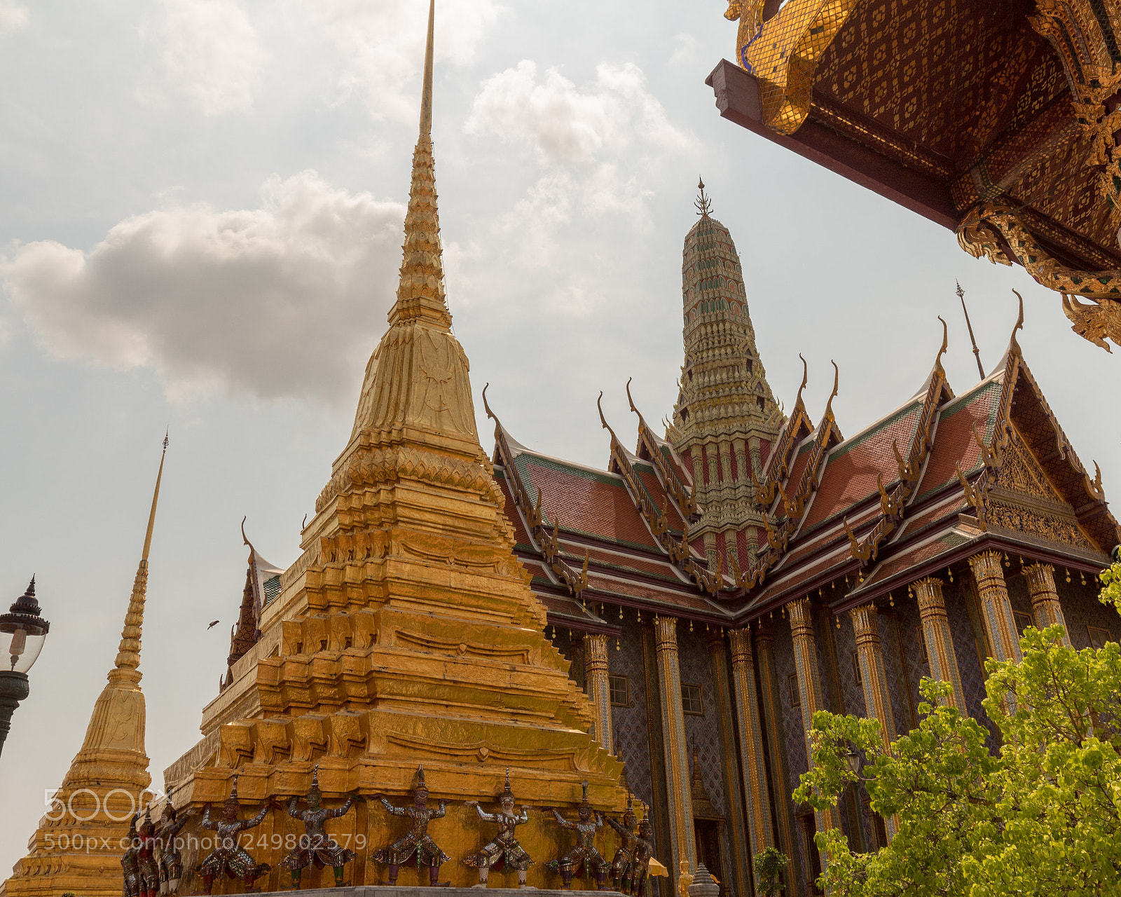 Canon EOS 1300D (EOS Rebel T6 / EOS Kiss X80) sample photo. Grand palace buildings photography