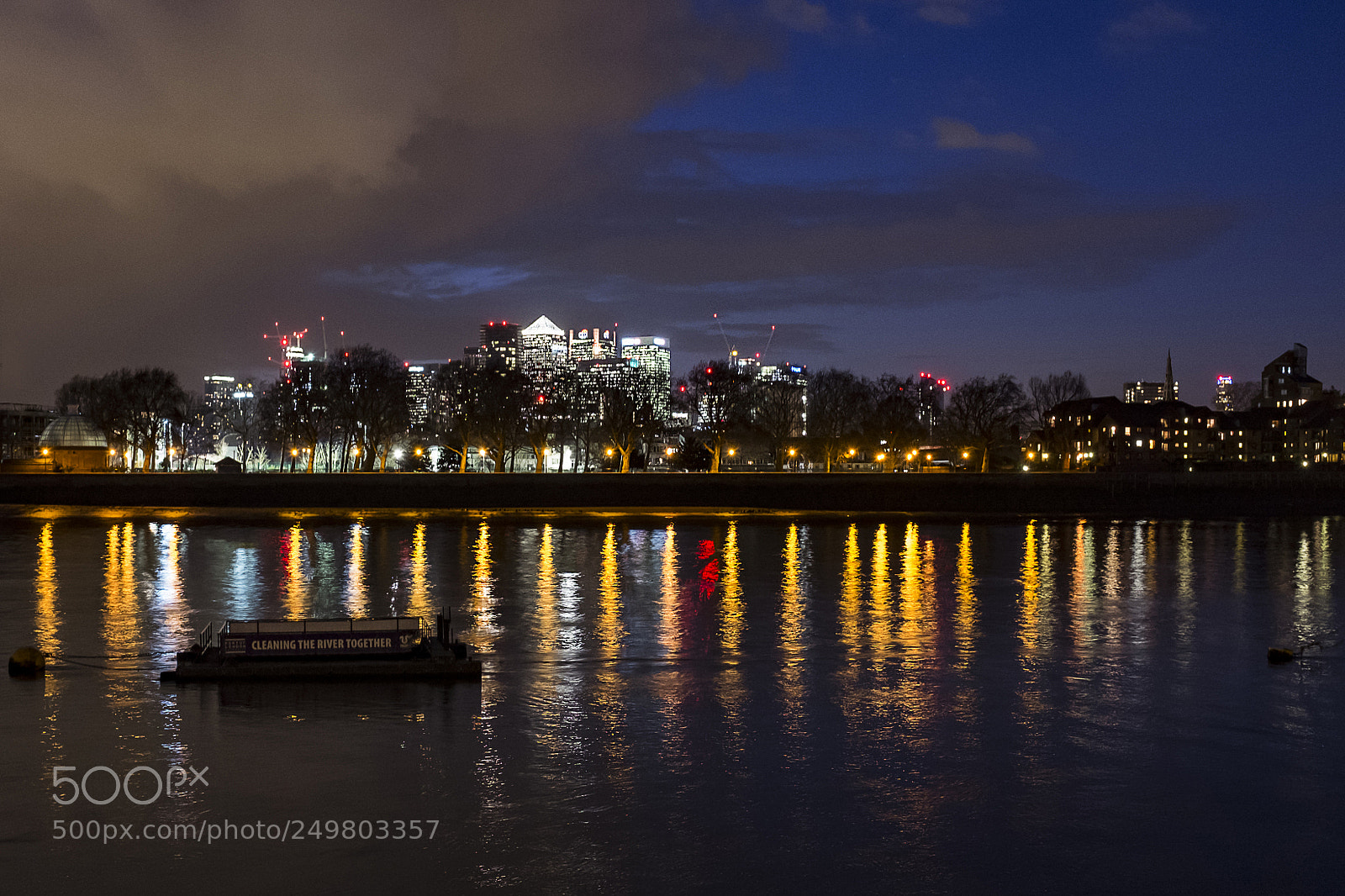 Fujifilm X100T sample photo. Across the thames from photography