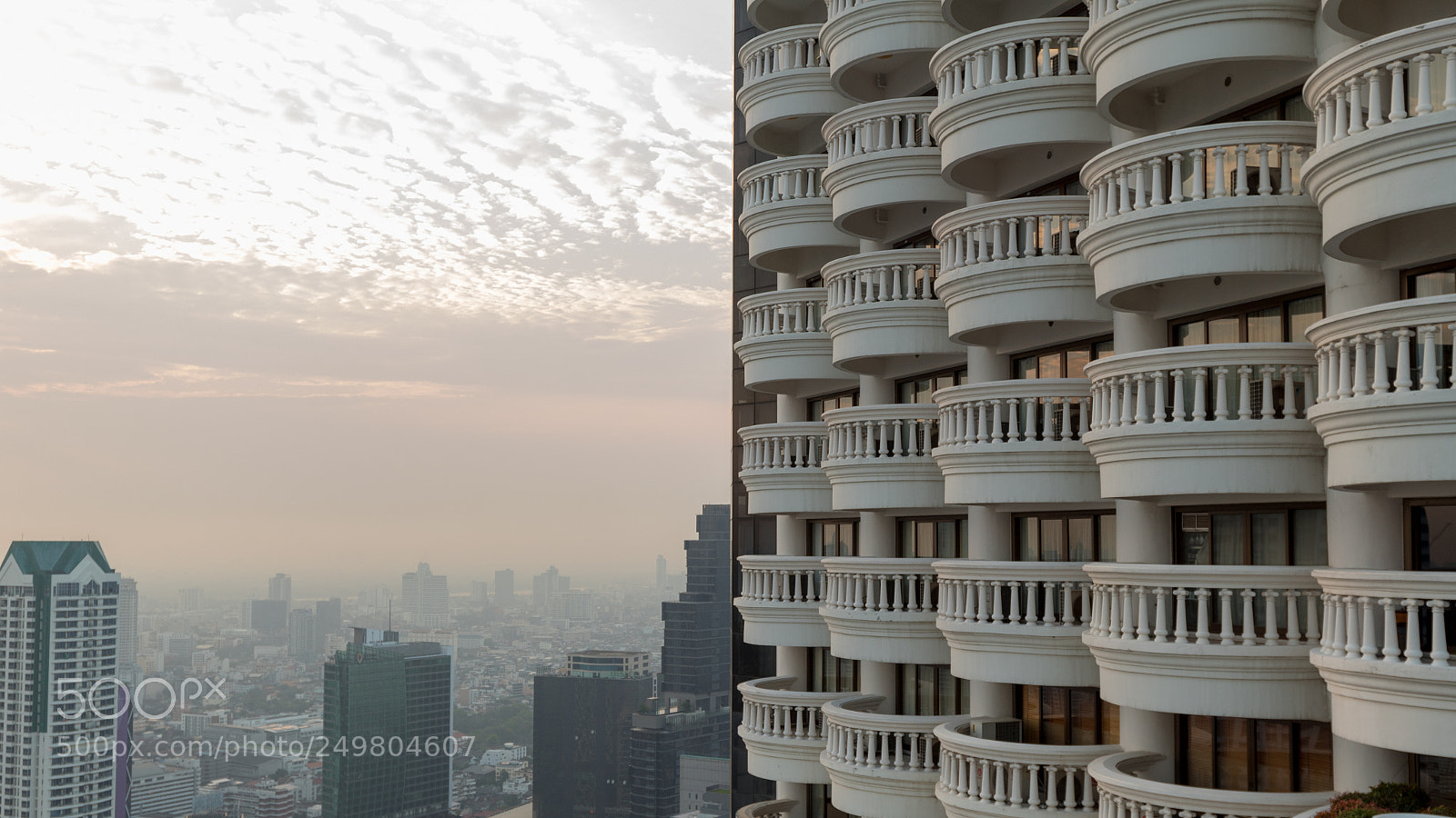 Canon EOS 1300D (EOS Rebel T6 / EOS Kiss X80) sample photo. Lebua hotel in bangkok photography