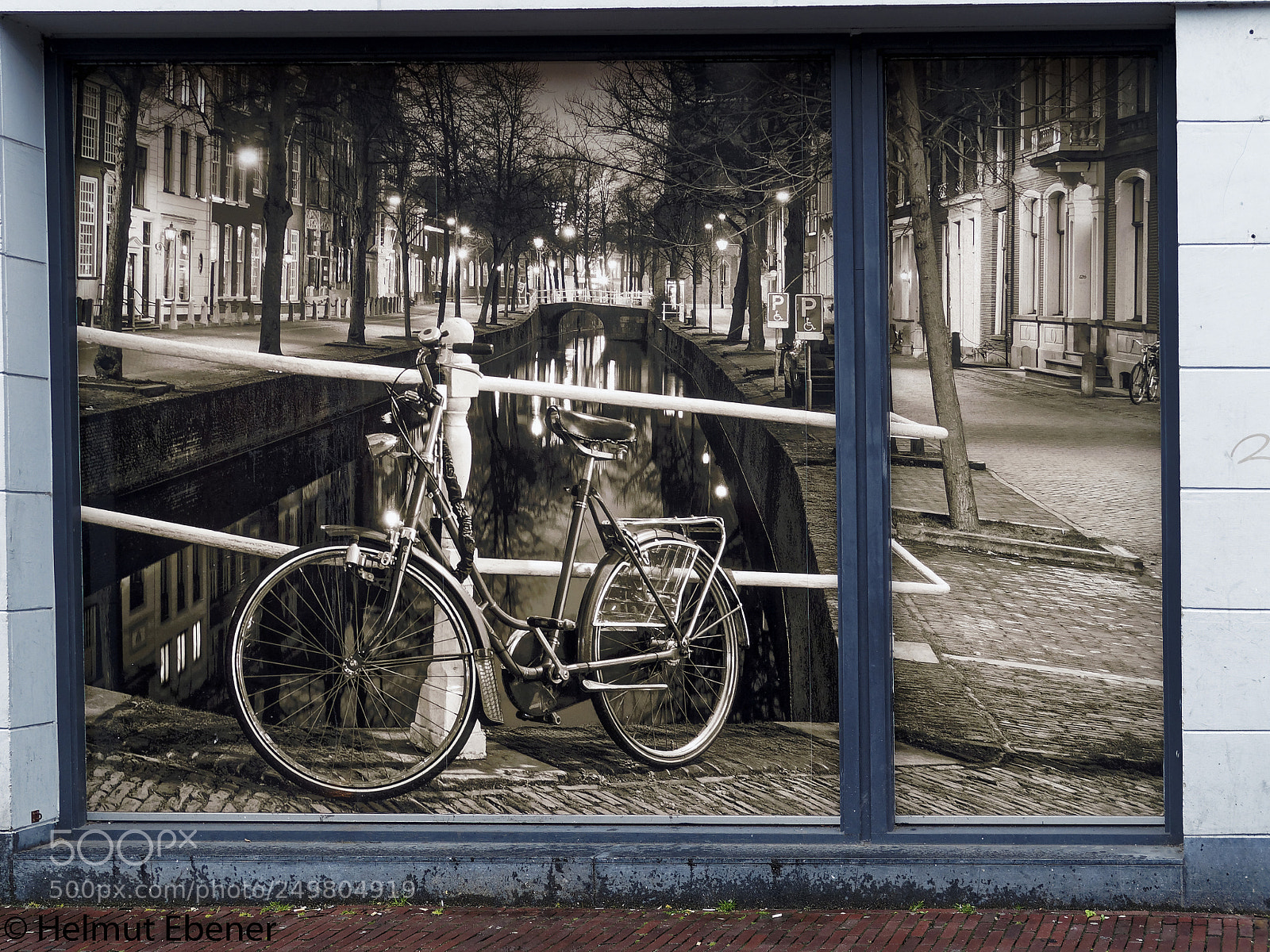 Olympus OM-D E-M5 sample photo. Delft nl, in der photography
