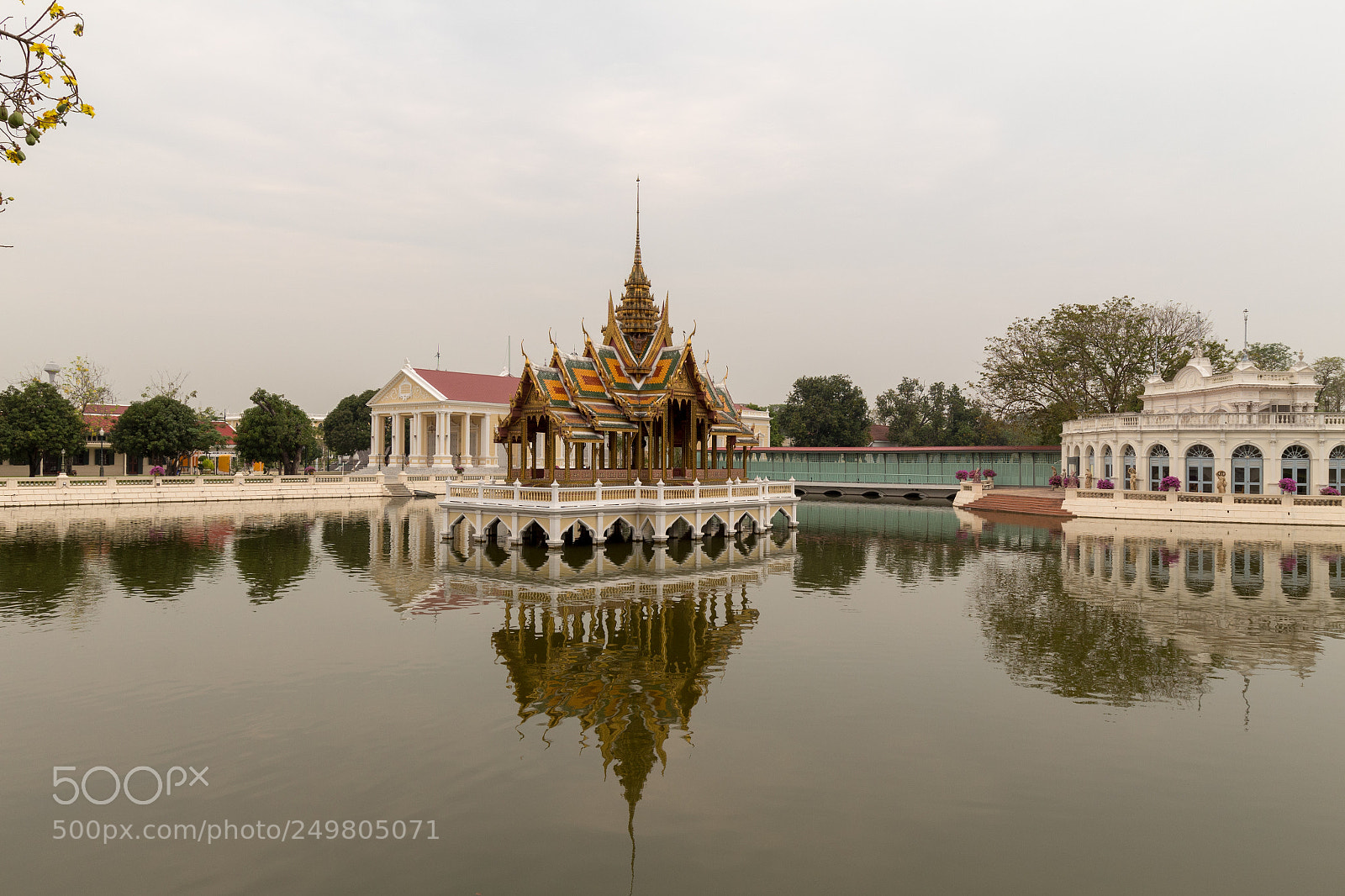 Canon EOS 1300D (EOS Rebel T6 / EOS Kiss X80) sample photo. Aisawan dhiphya-asana pavilion in photography