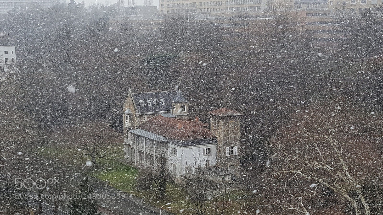Samsung Galaxy S6 sample photo. Snow on mansion photography