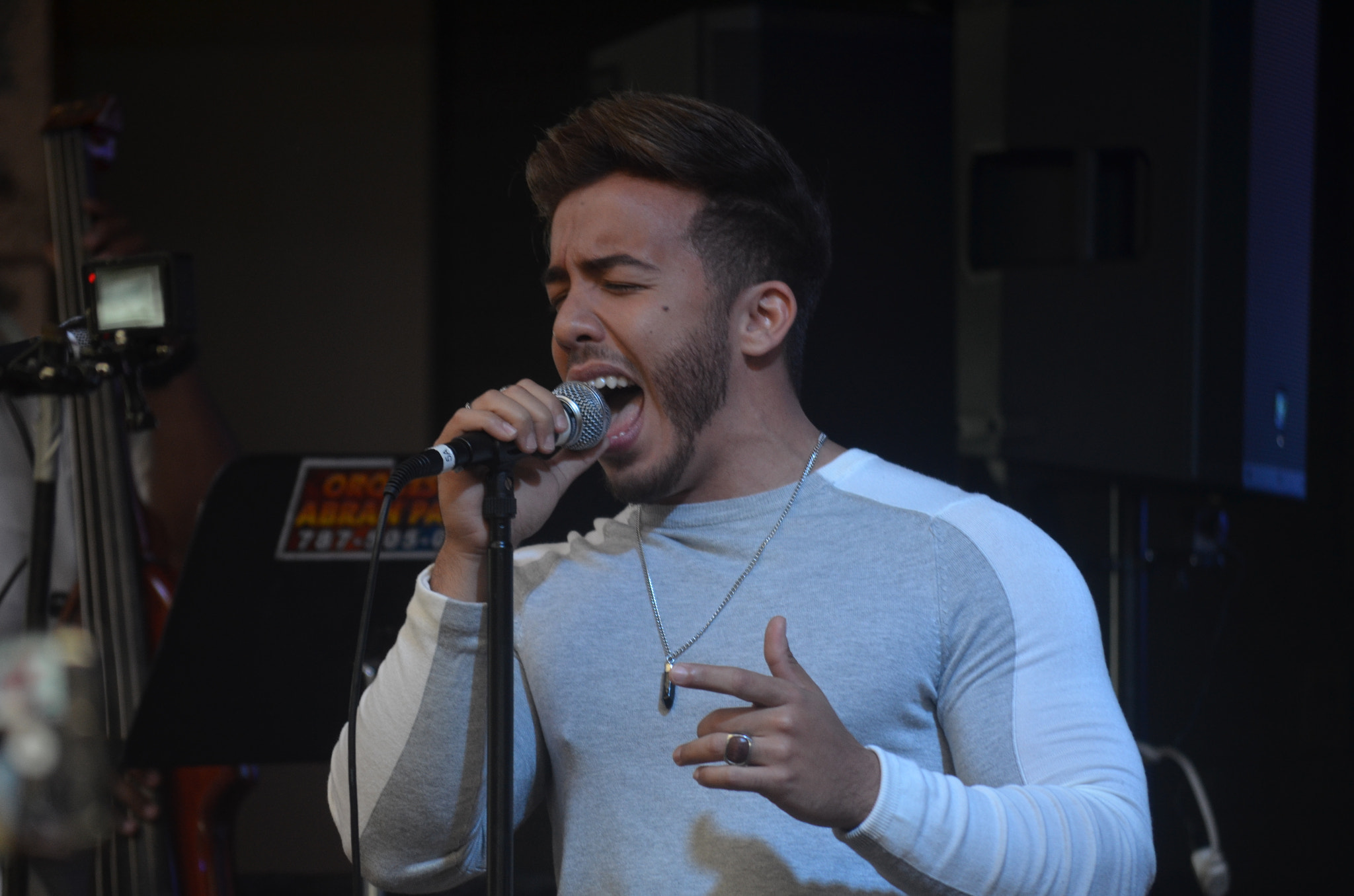 Nikon D5100 sample photo. Singing photography