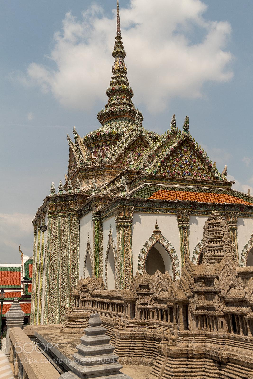 Canon EOS 1300D (EOS Rebel T6 / EOS Kiss X80) sample photo. Building at grand palace photography