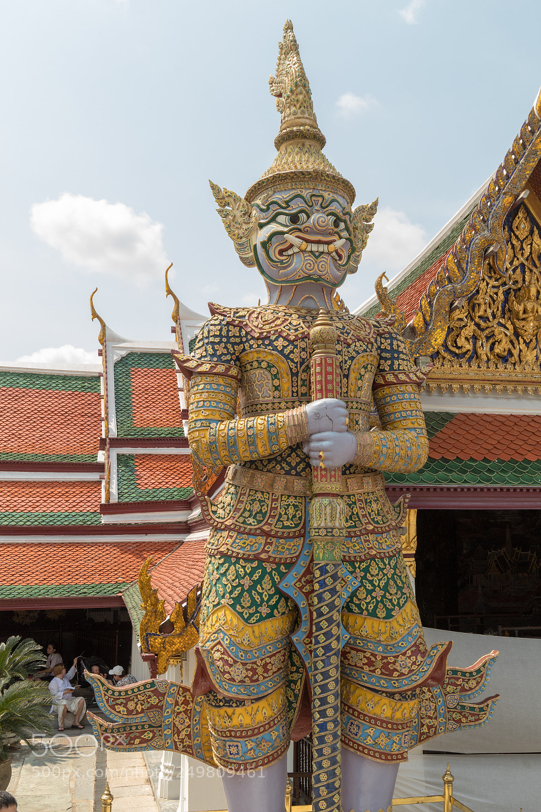 Canon EOS 1300D (EOS Rebel T6 / EOS Kiss X80) sample photo. Statue at grand palace photography