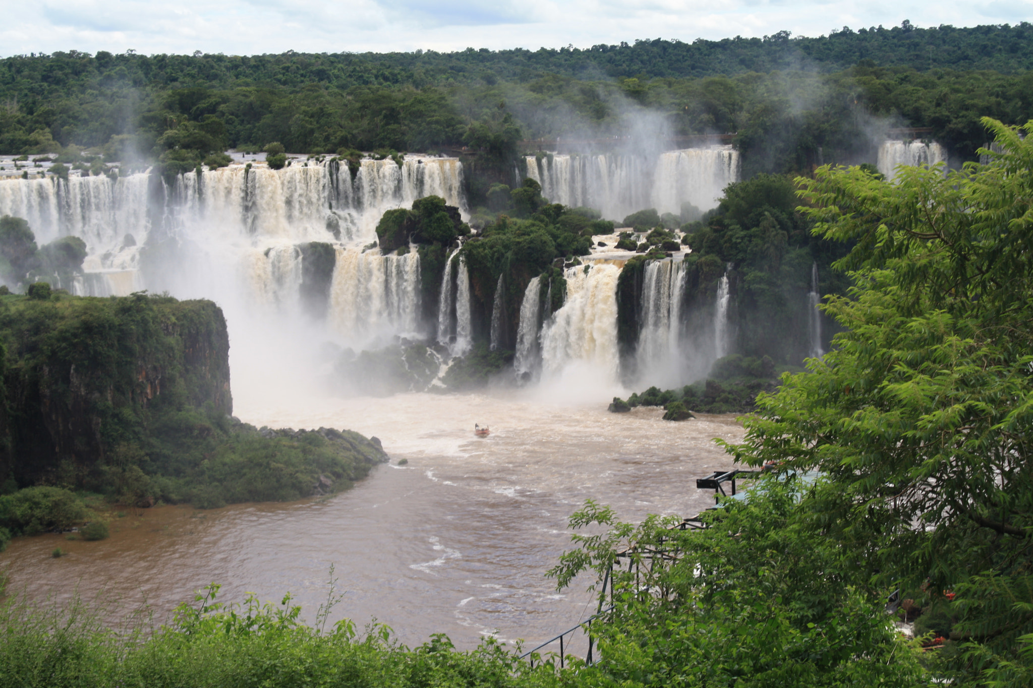 Canon EOS 1000D (EOS Digital Rebel XS / EOS Kiss F) sample photo. Iguaçu falls photography