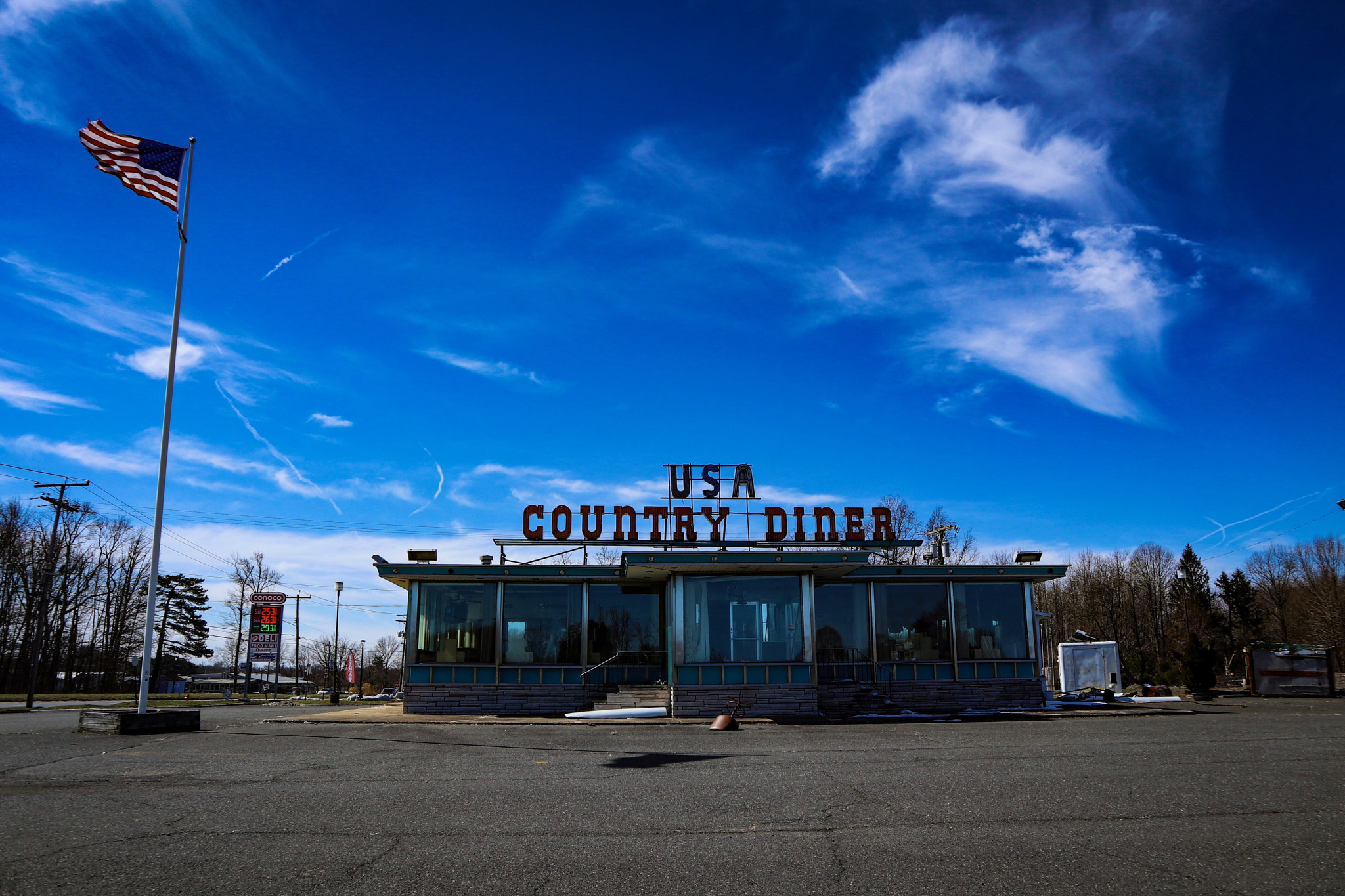 Canon EOS M100 sample photo. Usa country diner (i arrived too late) photography