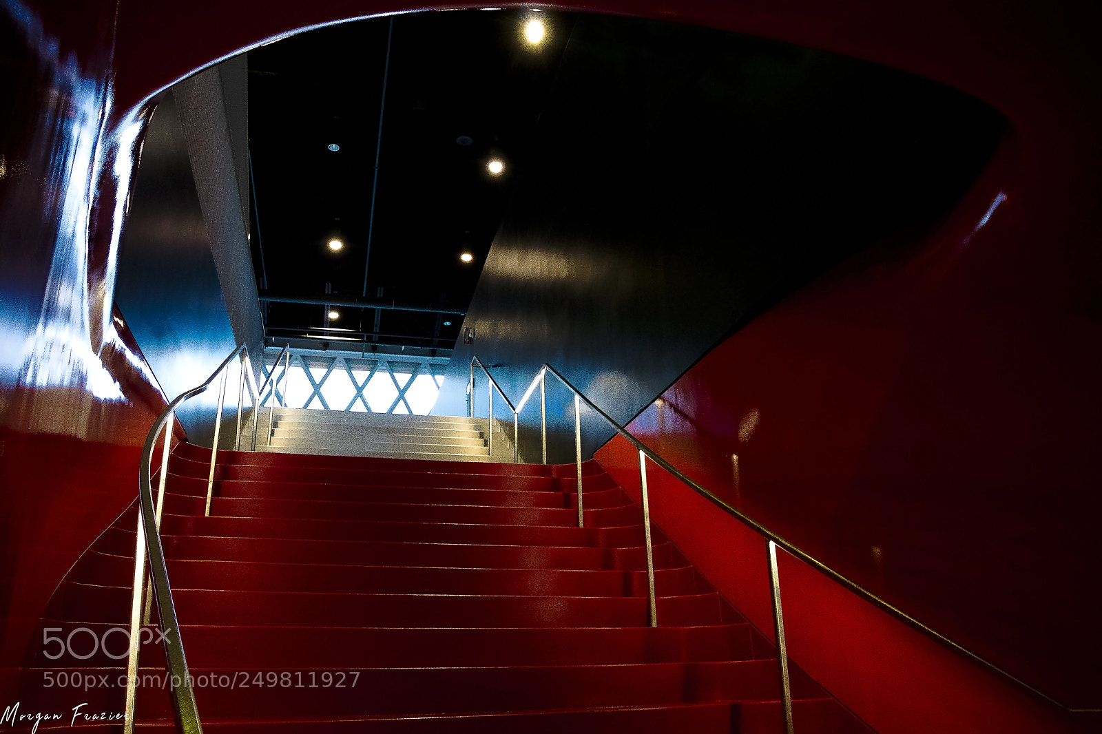 Canon EOS 750D (EOS Rebel T6i / EOS Kiss X8i) sample photo. Red line photography