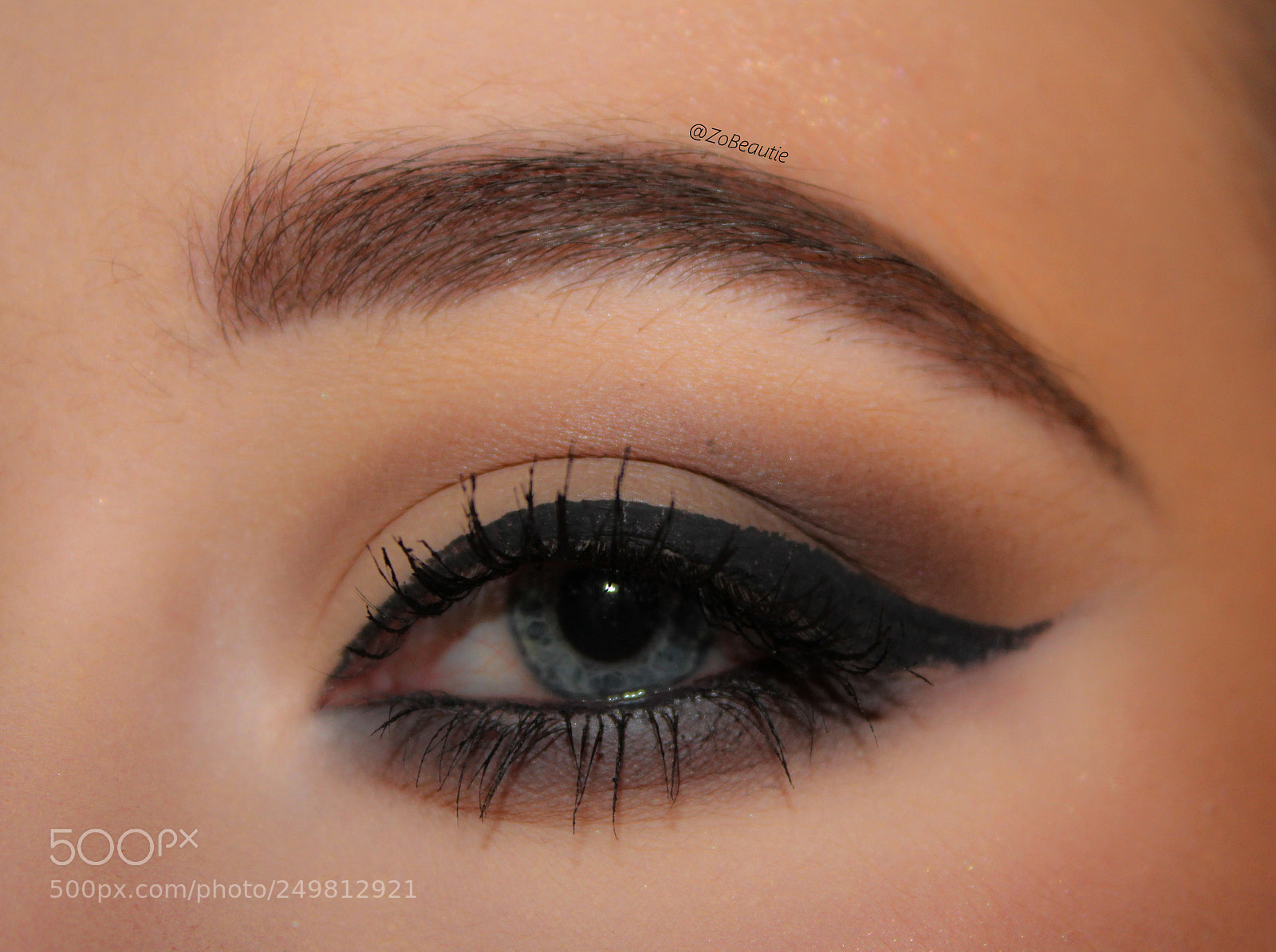 Canon EOS 1200D (EOS Rebel T5 / EOS Kiss X70 / EOS Hi) sample photo. Affordable neutral glam eye photography