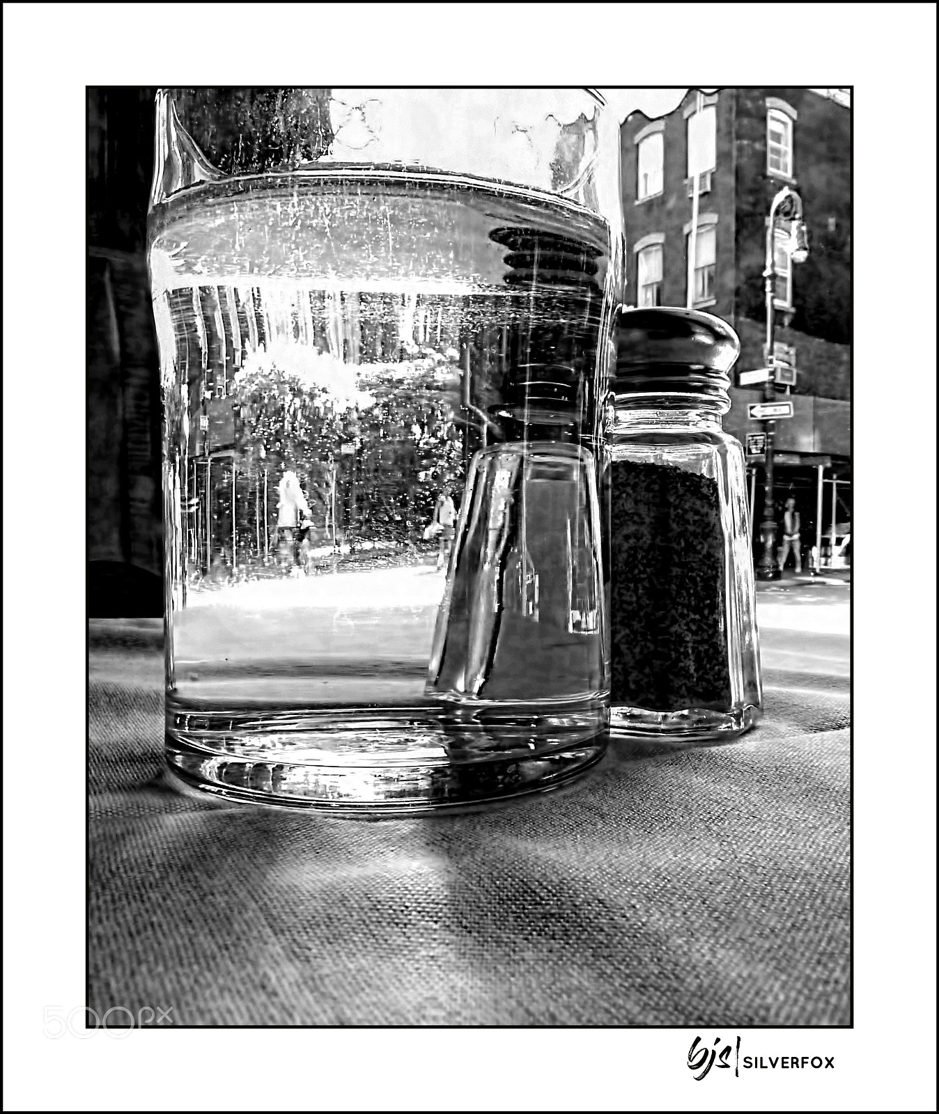 Panasonic Lumix DMC-FZ150 sample photo. Corner table photography