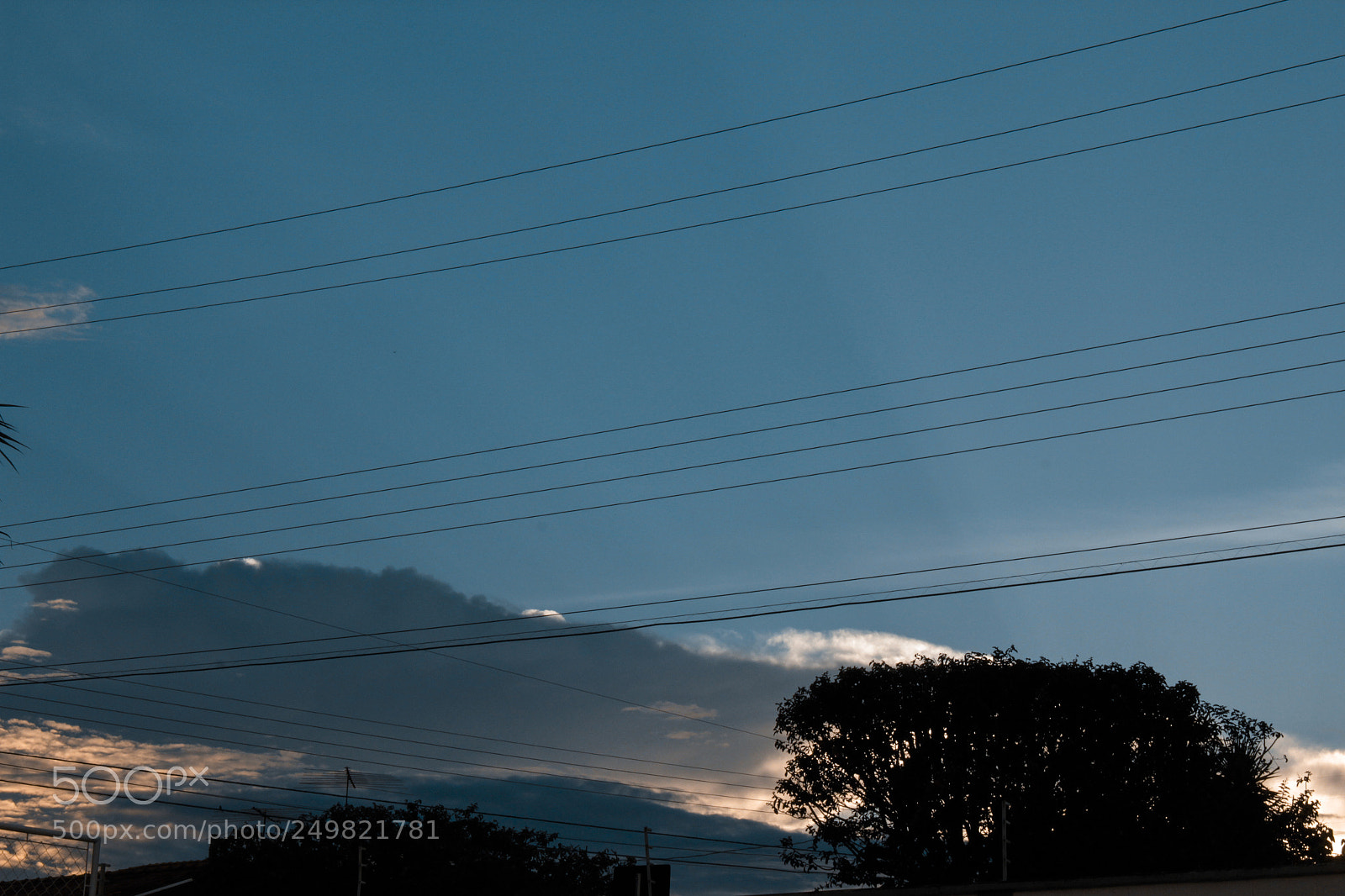 Canon EOS 1300D (EOS Rebel T6 / EOS Kiss X80) sample photo. Sky blue light photography
