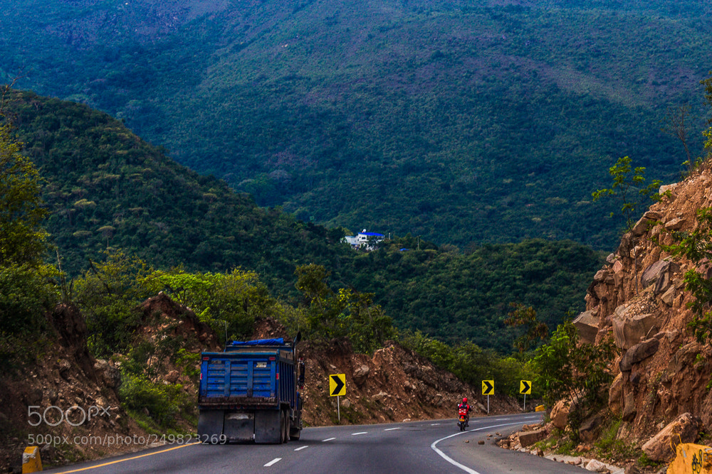 Canon EOS 600D (Rebel EOS T3i / EOS Kiss X5) sample photo. Road landscape photography