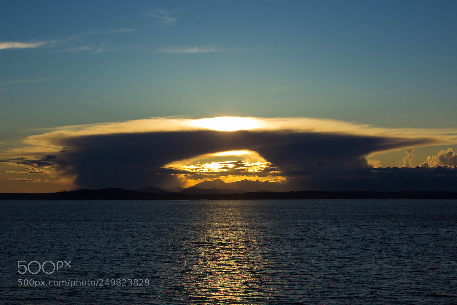 Canon EOS 600D (Rebel EOS T3i / EOS Kiss X5) sample photo. Sunset through the gateway photography