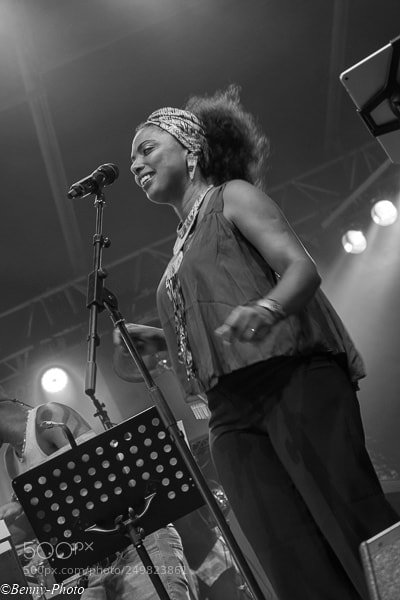 Fujifilm X-T10 sample photo. Chanteuse photography