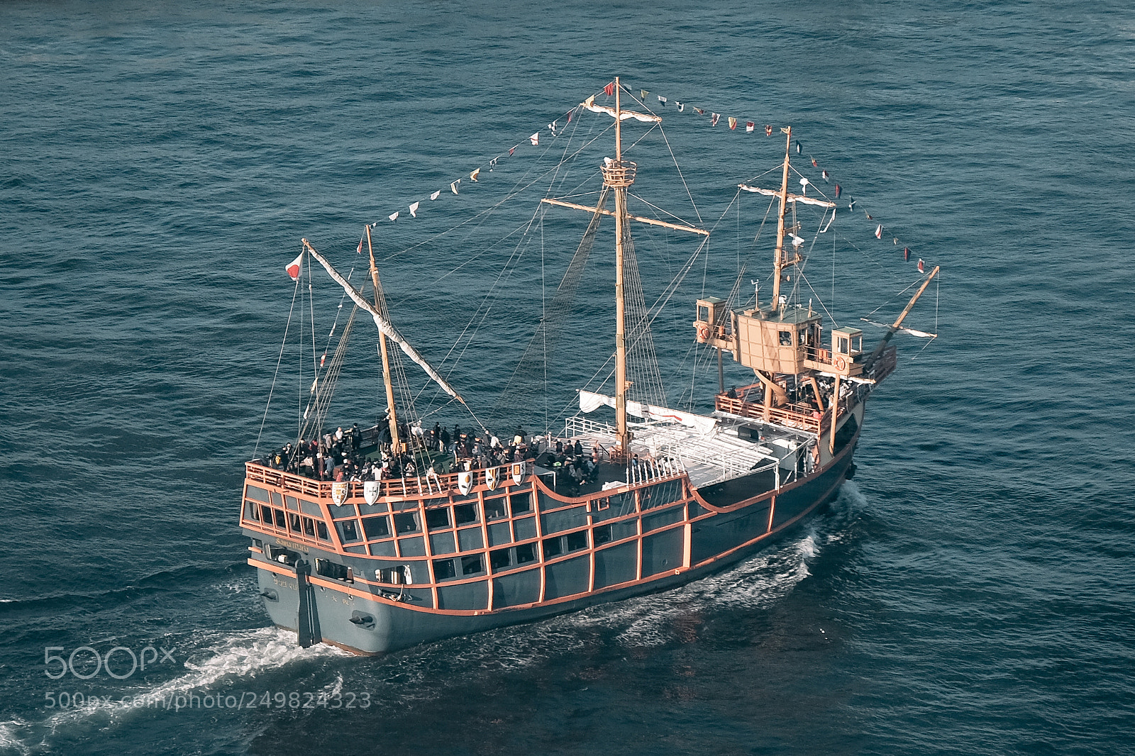 Fujifilm X-Pro2 sample photo. Sight-seeing ship - santa photography