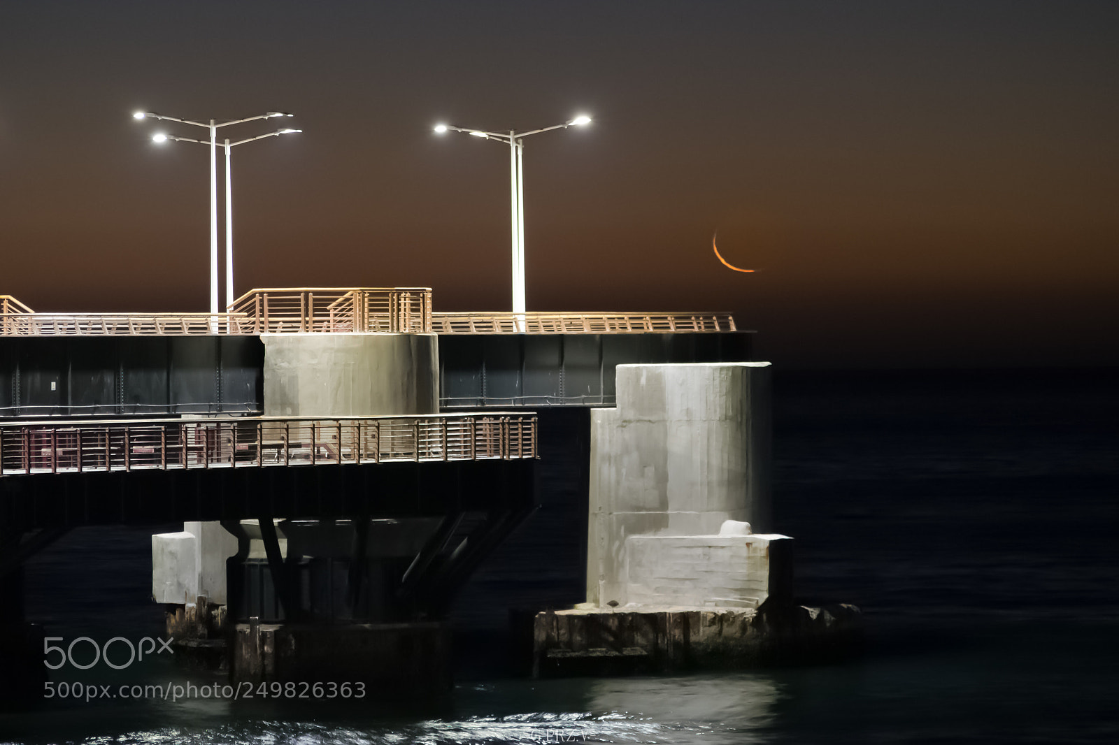 Nikon D3300 sample photo. Luna sobre el muelle photography