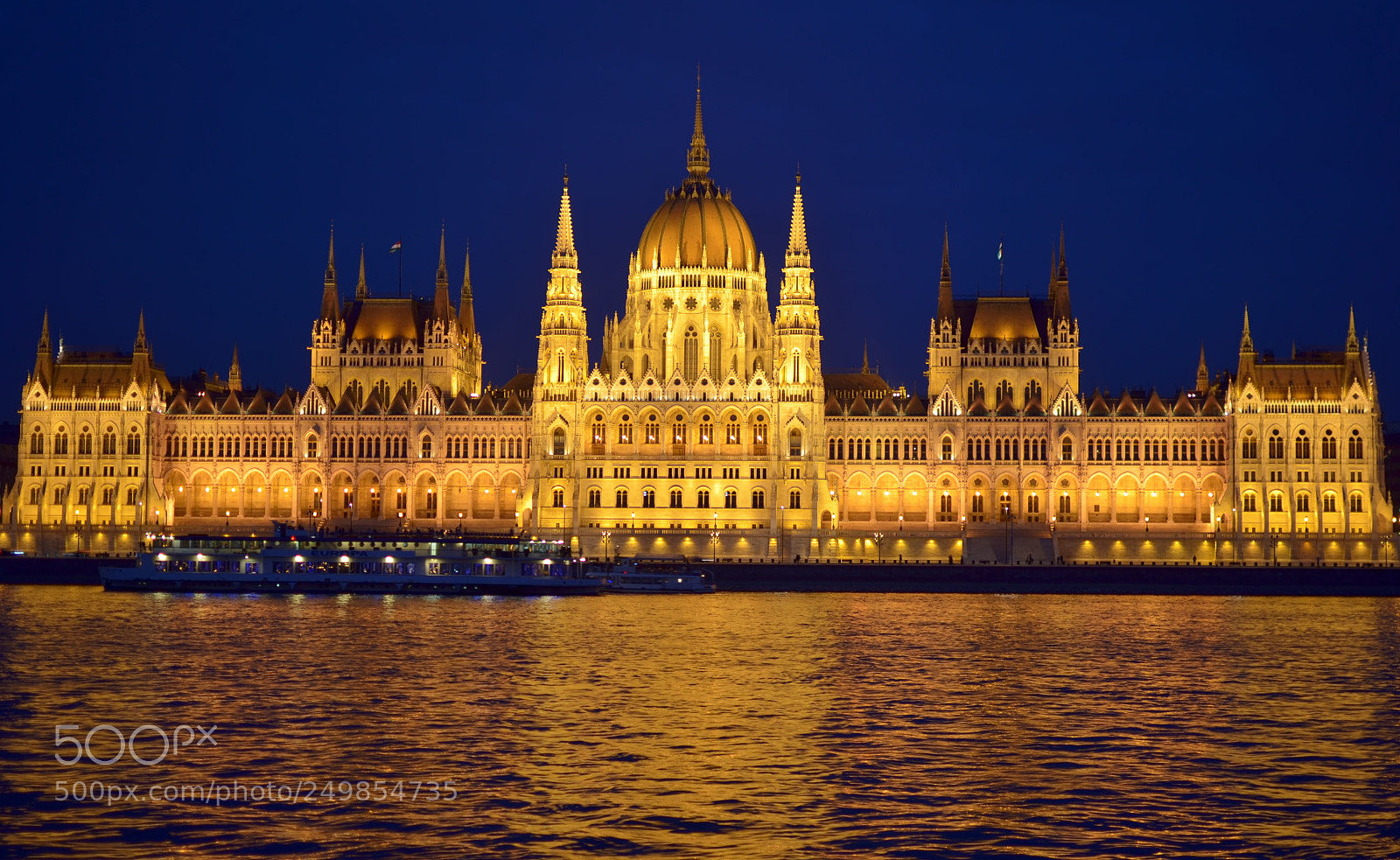 Nikon D5100 + Nikon AF-S DX Nikkor 35mm F1.8G sample photo. Hungarian parliament building across photography