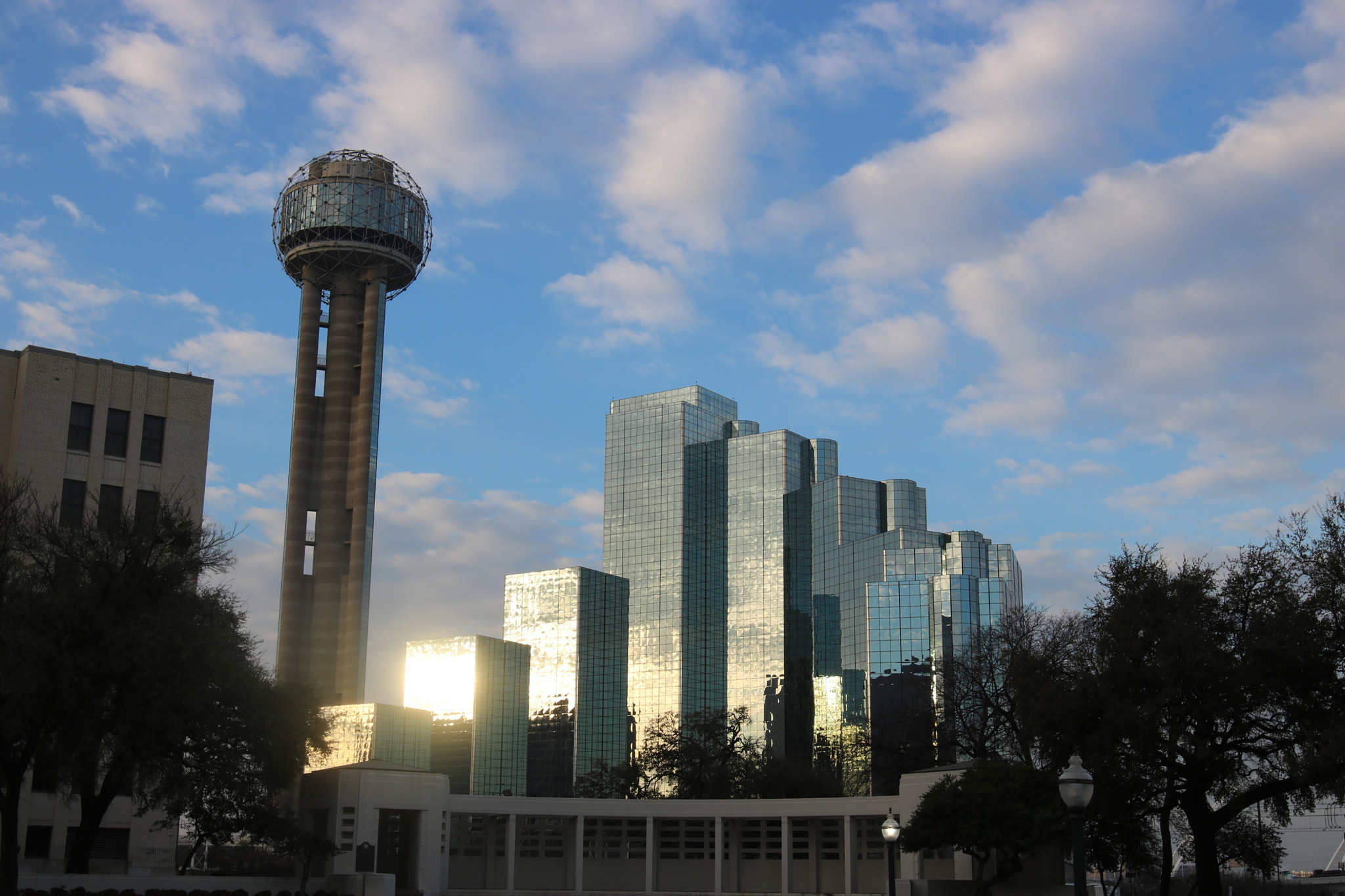 Canon EOS 750D (EOS Rebel T6i / EOS Kiss X8i) + Canon EF 16-35mm F2.8L II USM sample photo. Dallas,  texas photography