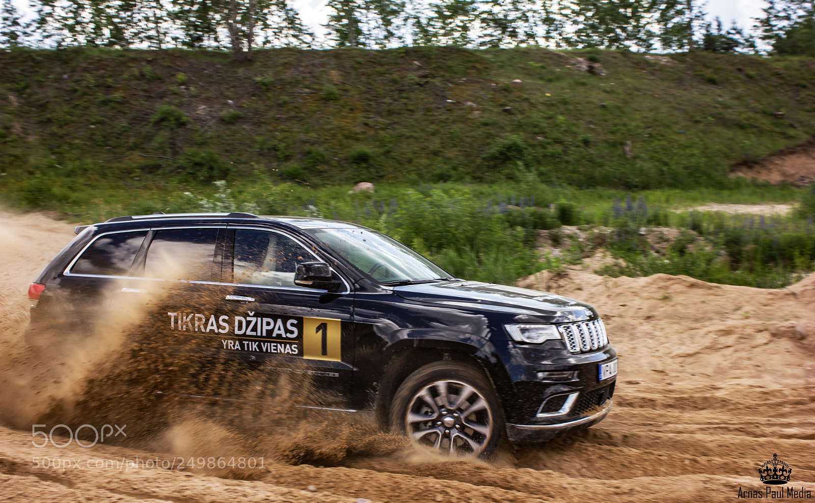 Canon EOS 600D (Rebel EOS T3i / EOS Kiss X5) sample photo. Jeep grand cherokee overland photography