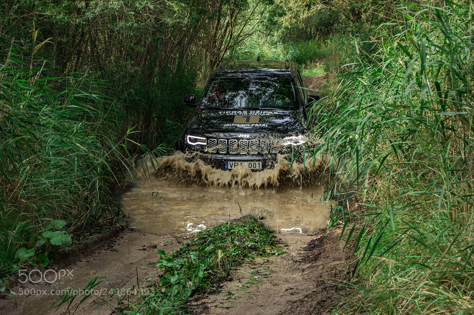 Canon EOS 600D (Rebel EOS T3i / EOS Kiss X5) sample photo. Jeep grand cherokee overland photography