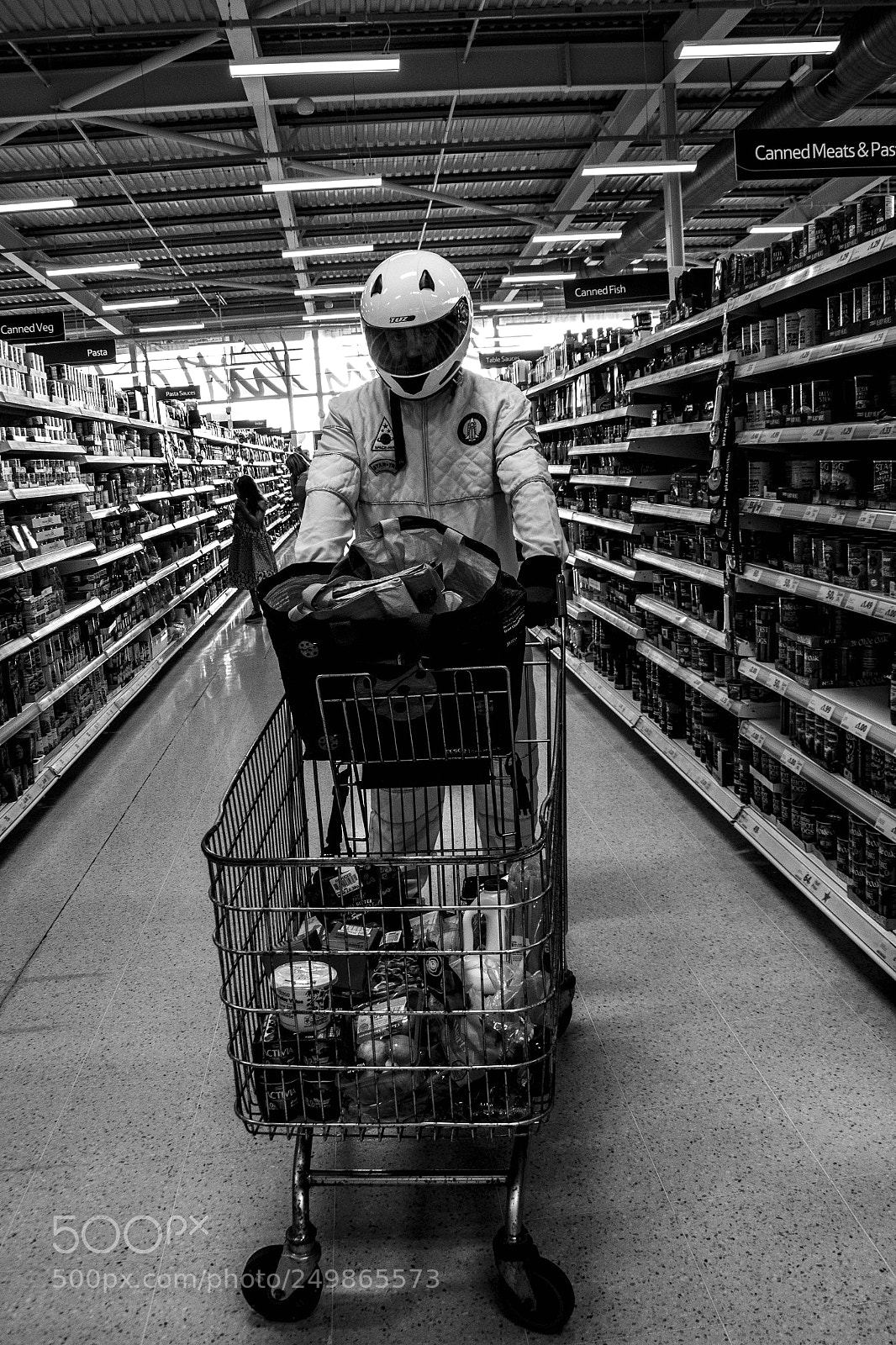 Canon EOS 600D (Rebel EOS T3i / EOS Kiss X5) sample photo. Astronaut food shopping? photography