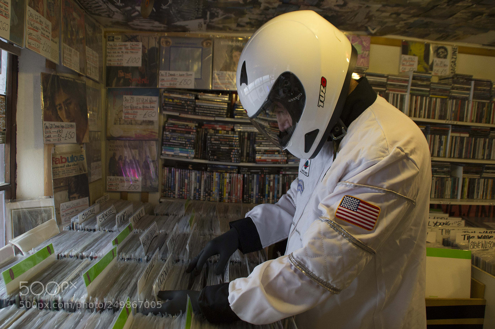 Canon EOS 600D (Rebel EOS T3i / EOS Kiss X5) sample photo. Astronaut or vinyl junkie? photography