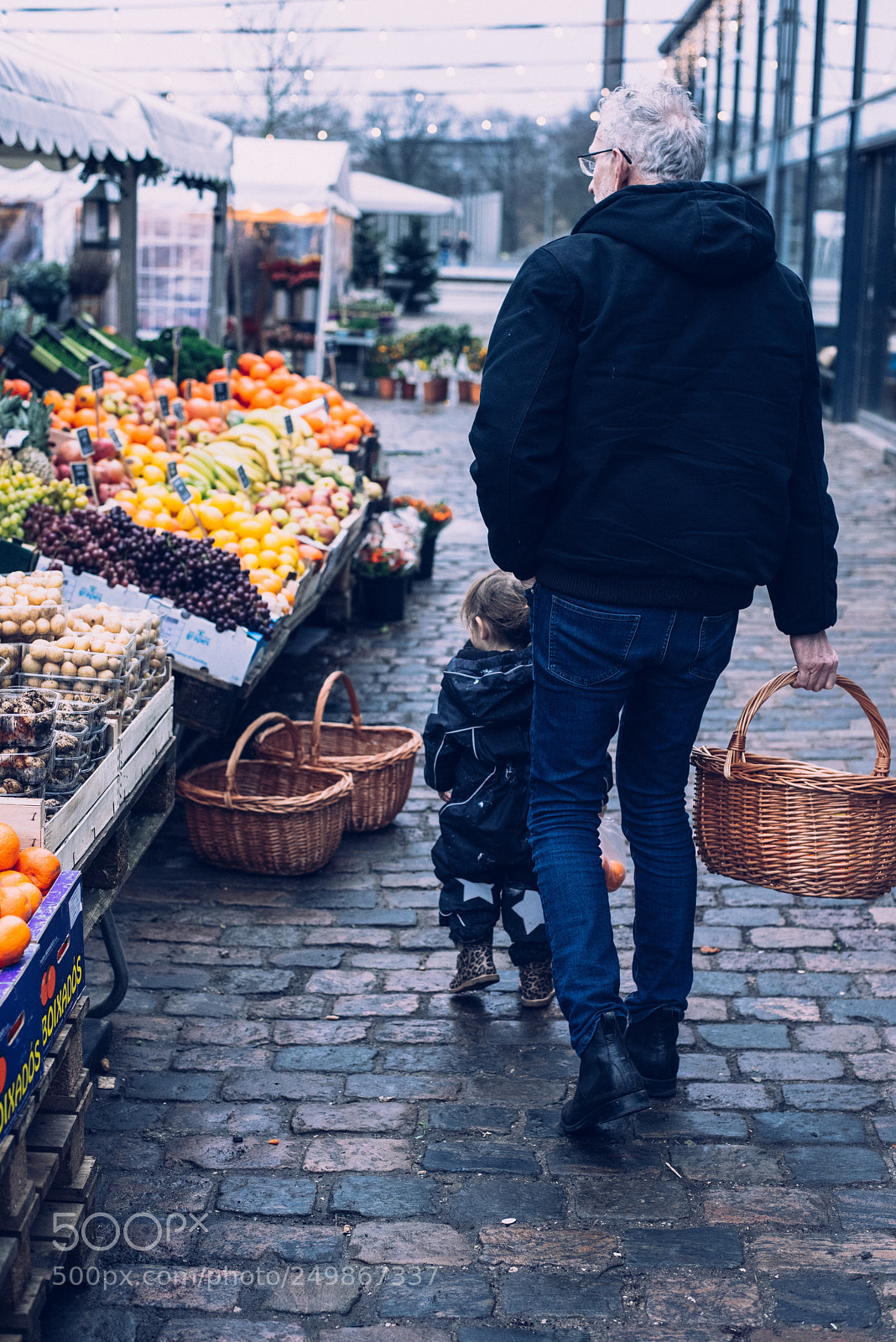 Nikon D810 sample photo. Shopping with daughter  photography
