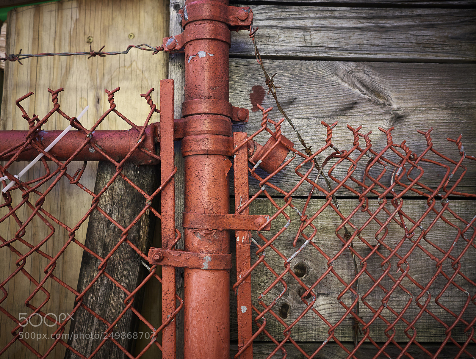Panasonic Lumix DMC-GX85 (Lumix DMC-GX80 / Lumix DMC-GX7 Mark II) sample photo. Iron & wood photography