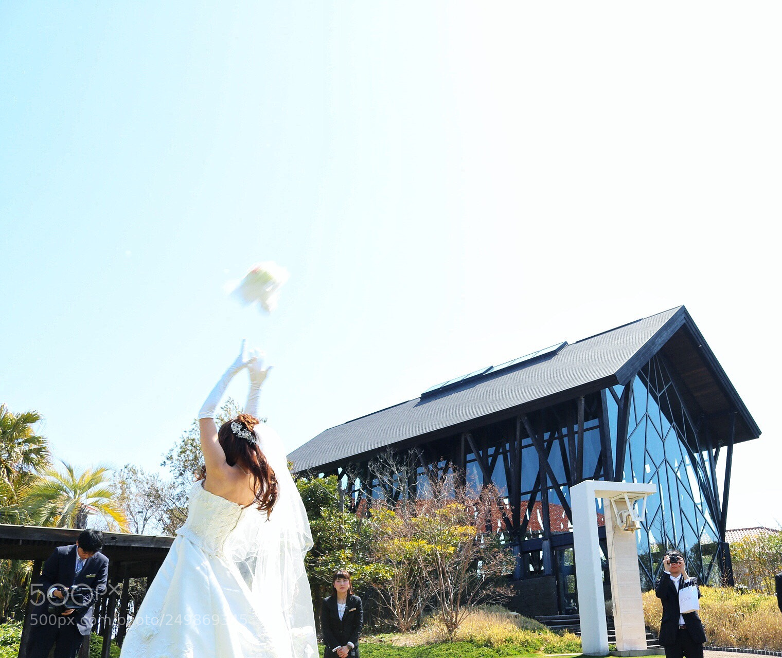 Canon EOS 80D sample photo. Bouquet toss photography
