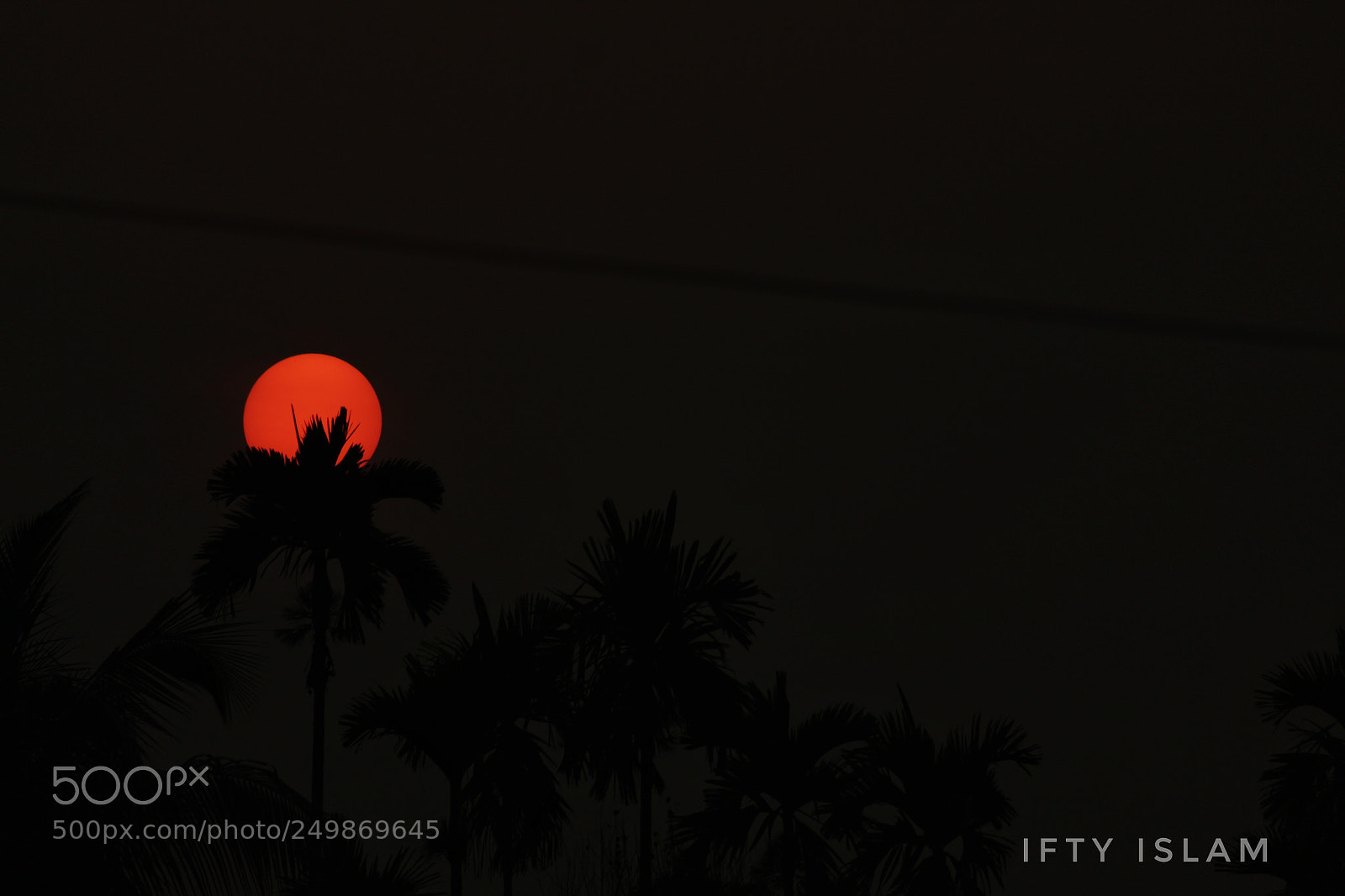 Canon EOS 1300D (EOS Rebel T6 / EOS Kiss X80) sample photo. Bloody sun photography