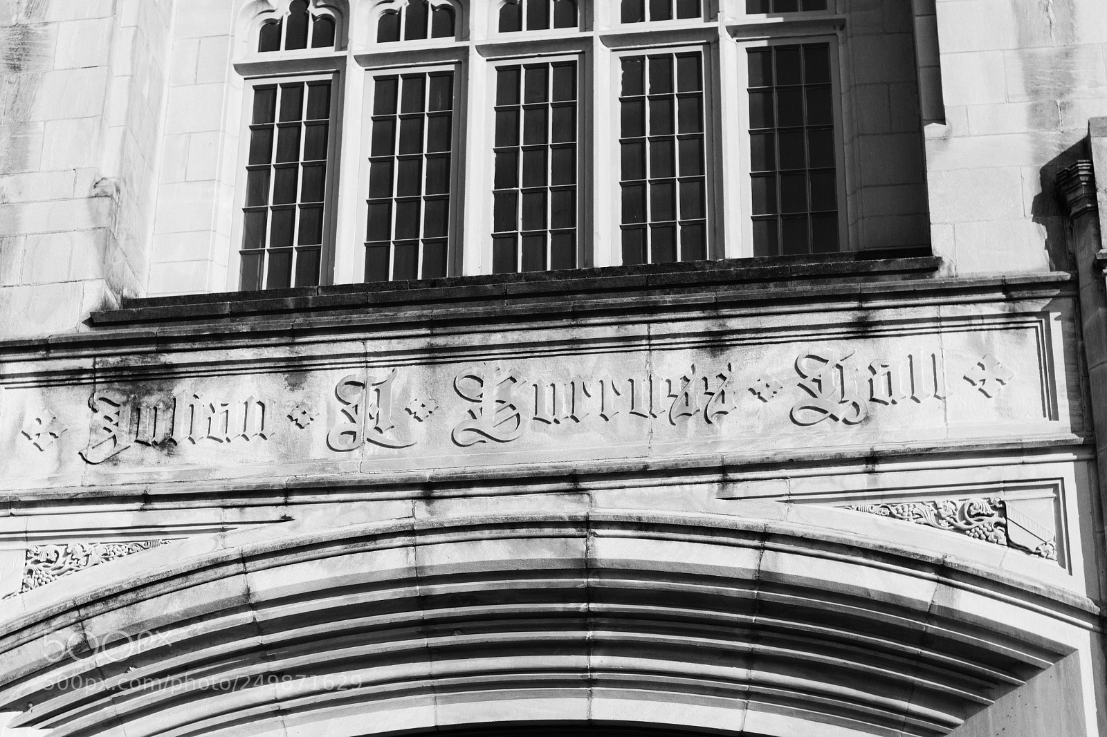 Canon EOS 550D (EOS Rebel T2i / EOS Kiss X4) sample photo. Burress hall at virginia photography