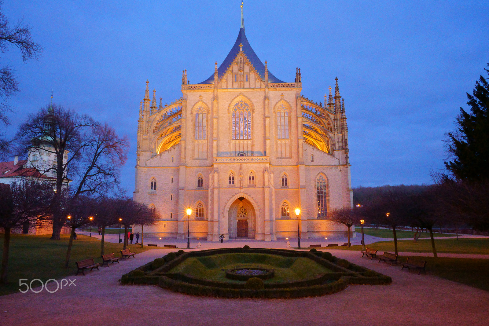 Sony a7R II + ZEISS Batis 25mm F2 sample photo. Dusk on st. barbara photography