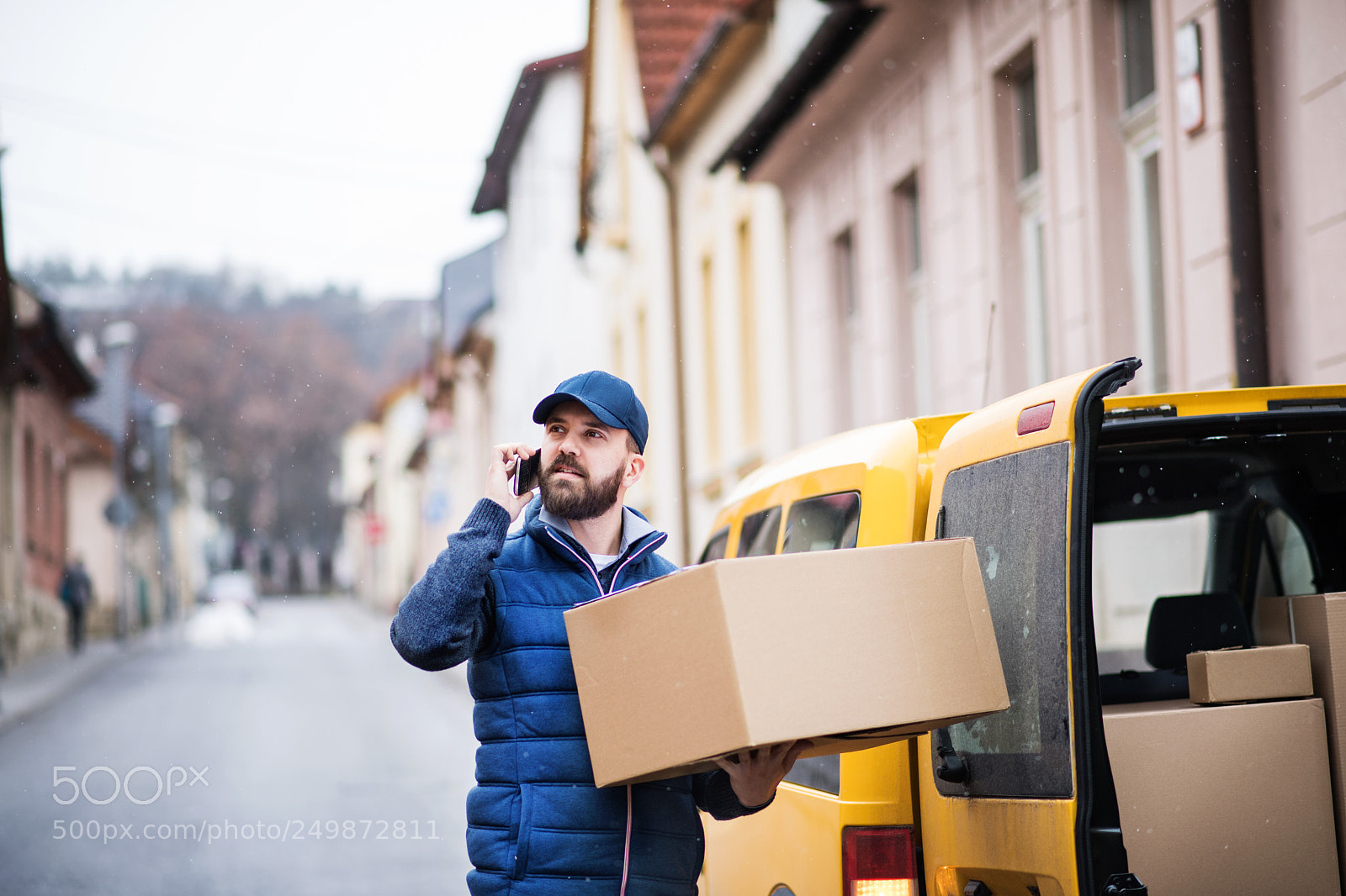 Nikon D5 sample photo. Delivery man with a photography