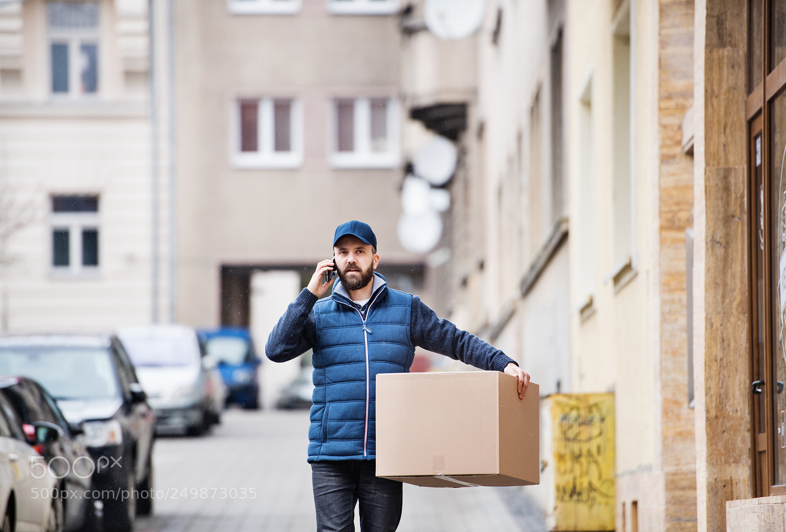 Nikon D5 sample photo. Delivery man with a photography
