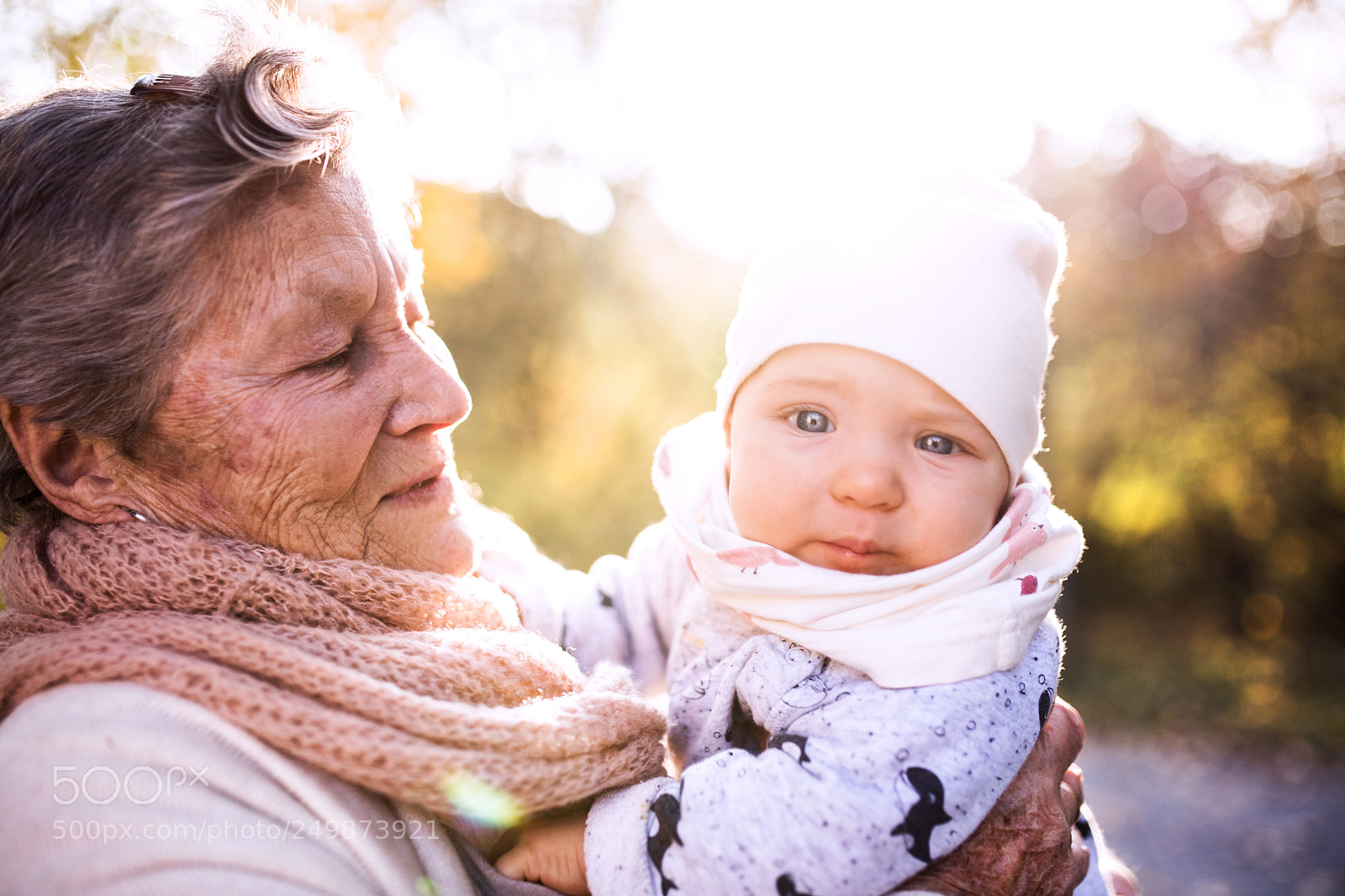 Nikon D5 sample photo. An elderly woman with photography