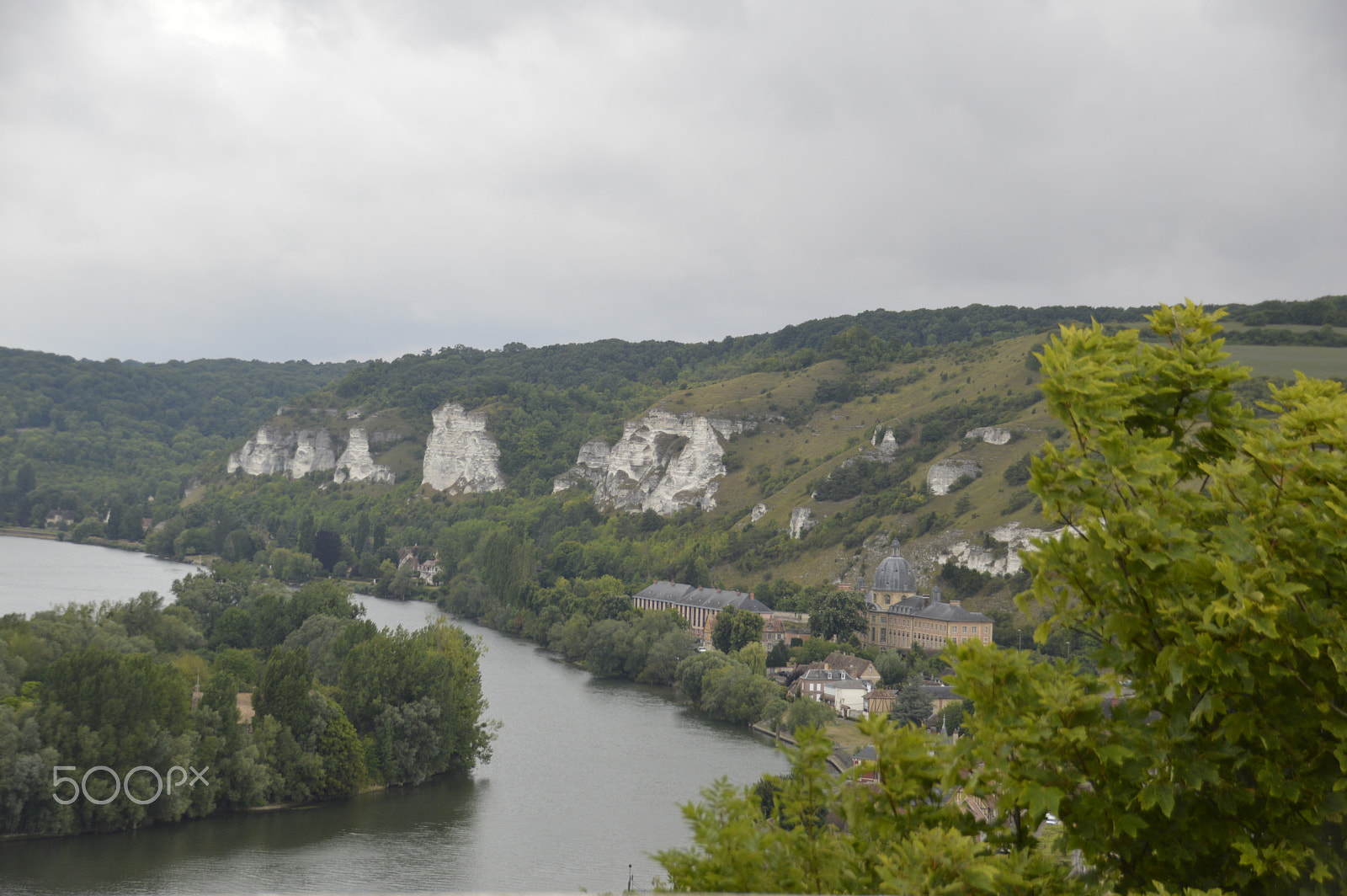 Nikon D3200 + Sigma 18-250mm F3.5-6.3 DC Macro OS HSM sample photo. Chateau de gulliard view photography