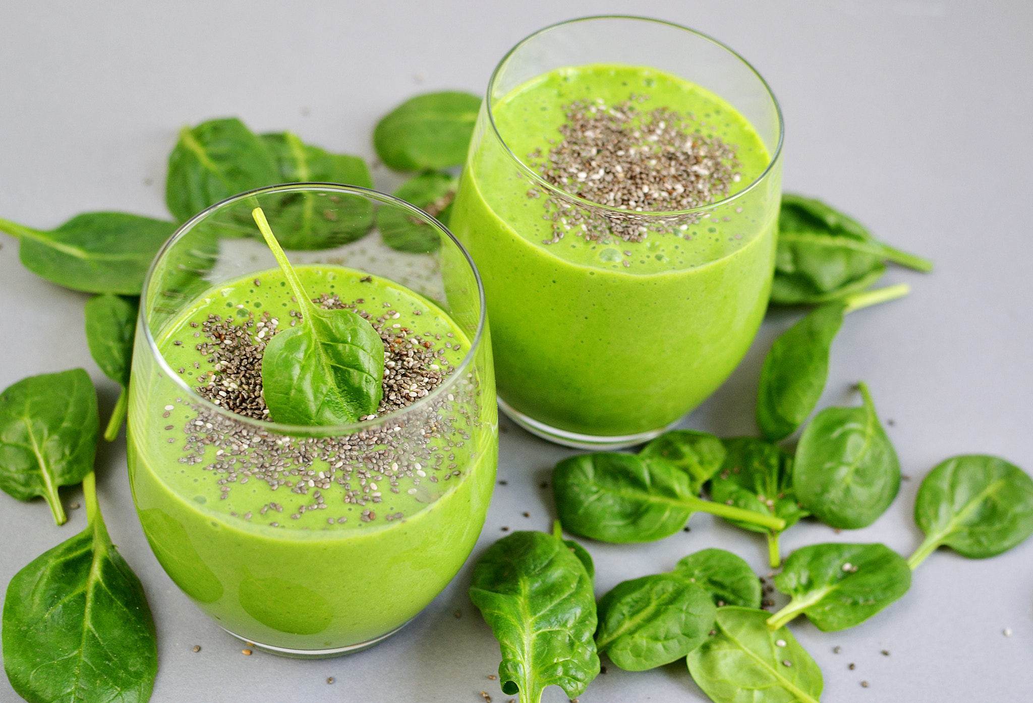 Nikon D3100 + Nikon AF-S DX Nikkor 35mm F1.8G sample photo. Green spinach smoothies photography