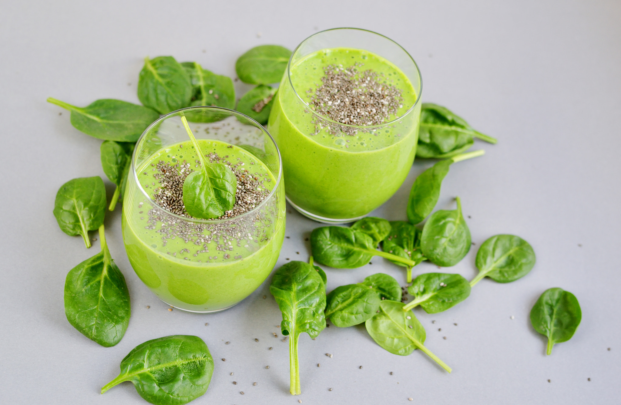 Nikon D3100 + Nikon AF-S DX Nikkor 35mm F1.8G sample photo. Green spinach smoothies photography