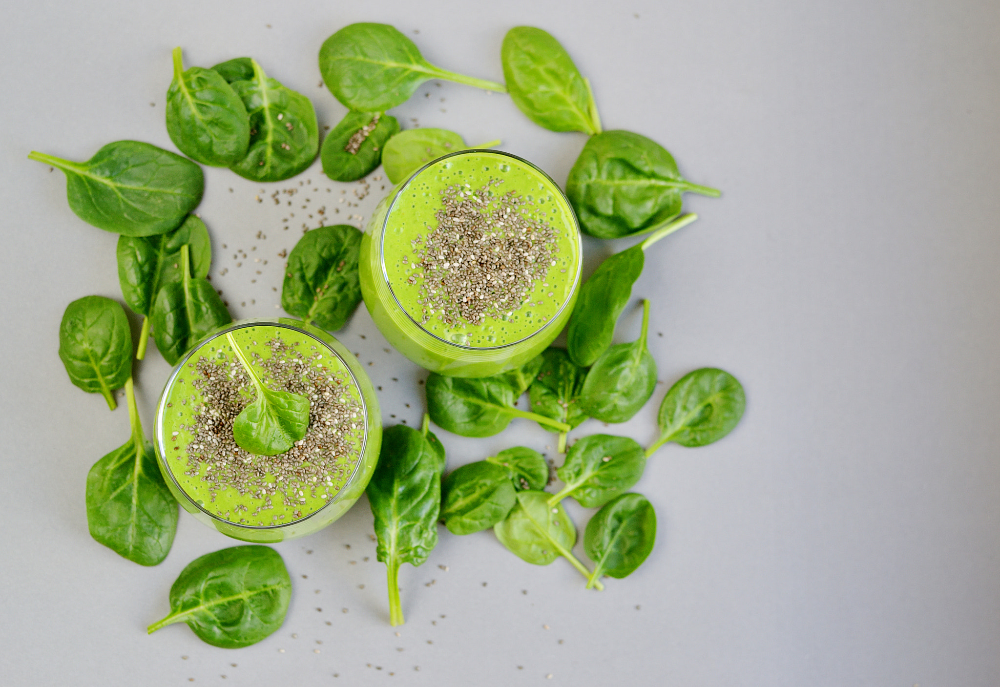 Nikon D3100 + Nikon AF-S DX Nikkor 35mm F1.8G sample photo. Green spinach smoothies photography