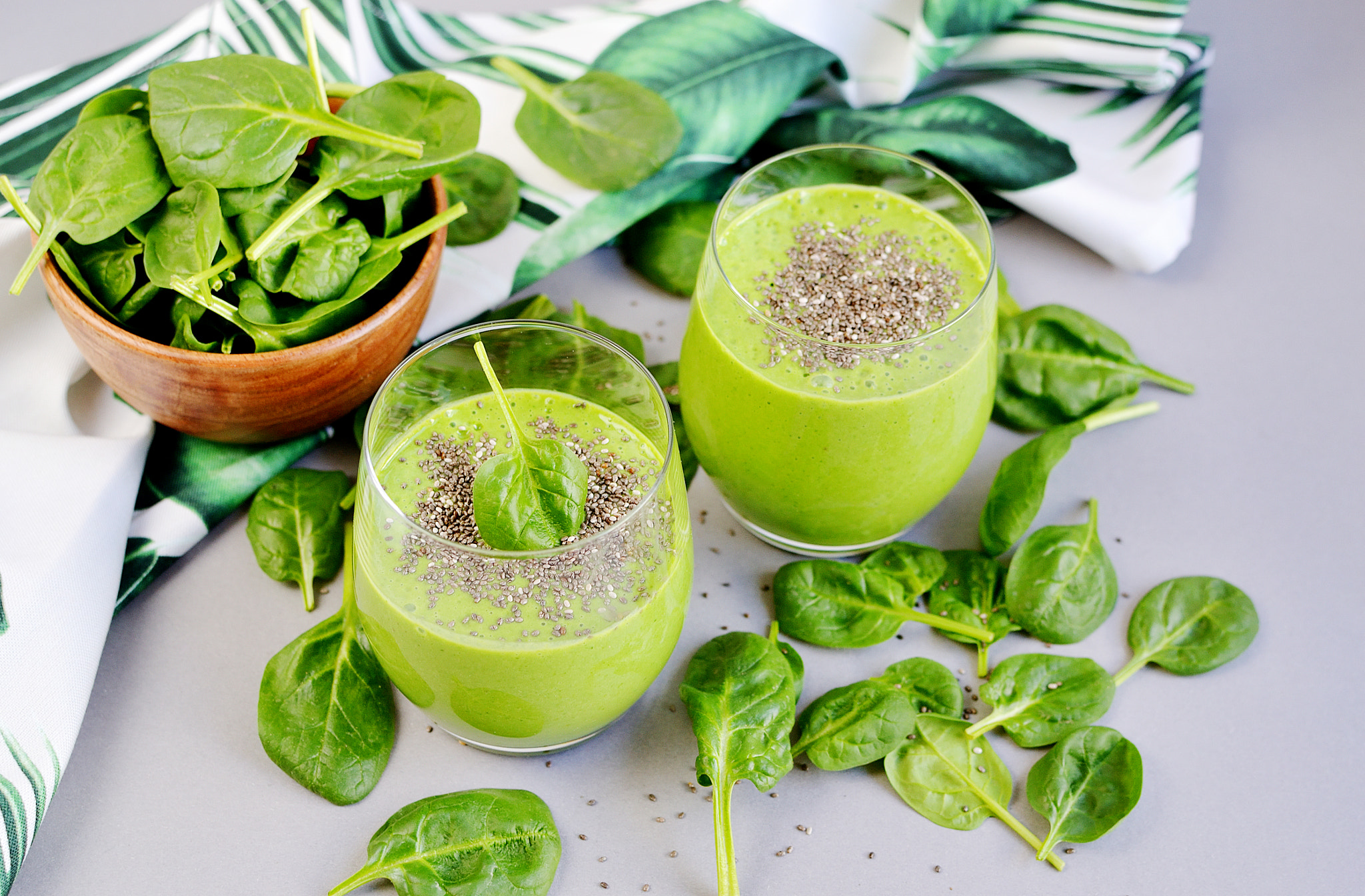 Nikon D3100 + Nikon AF-S DX Nikkor 35mm F1.8G sample photo. Green spinach smoothies photography
