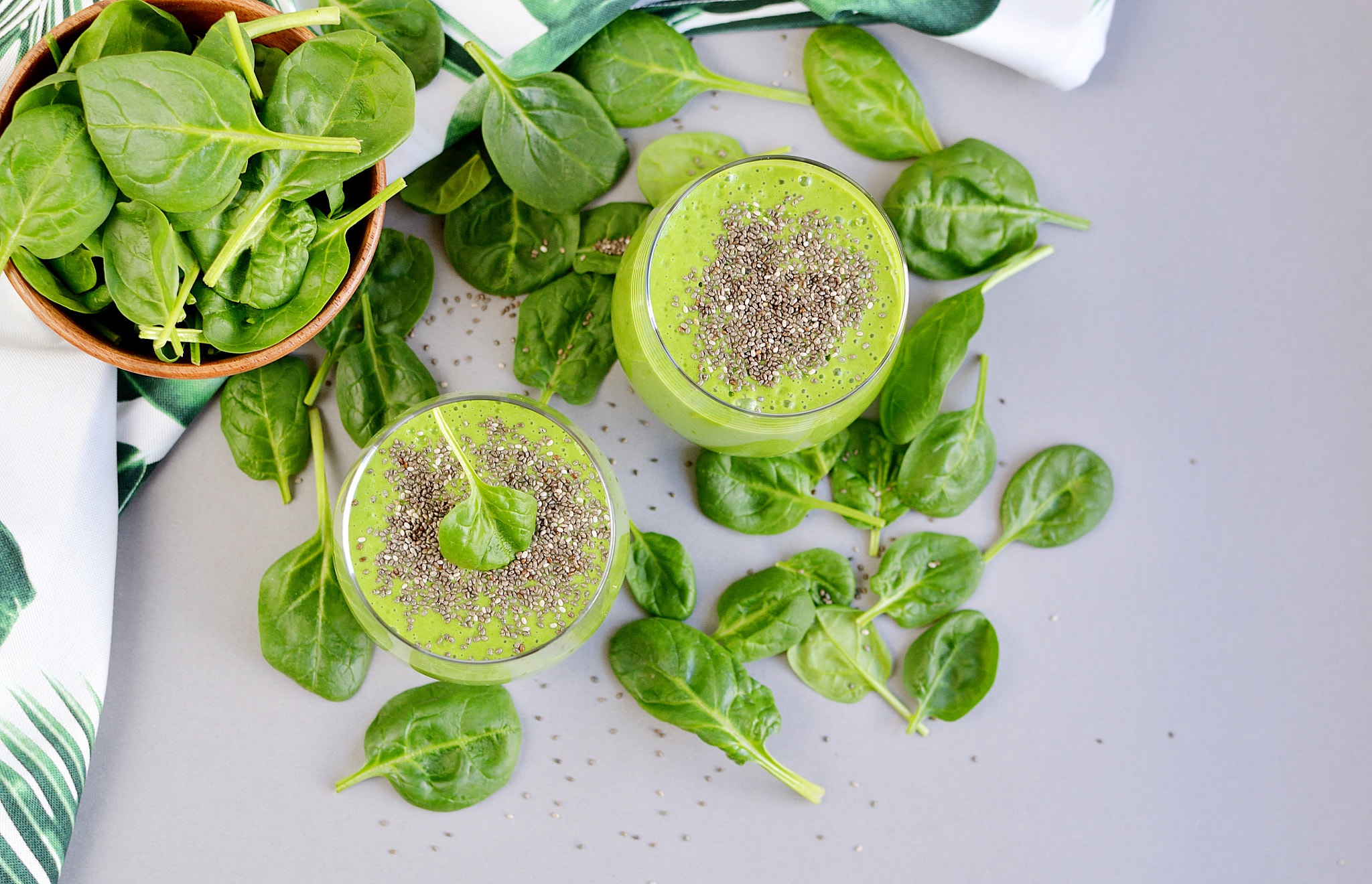 Nikon D3100 + Nikon AF-S DX Nikkor 35mm F1.8G sample photo. Green spinach smoothies photography