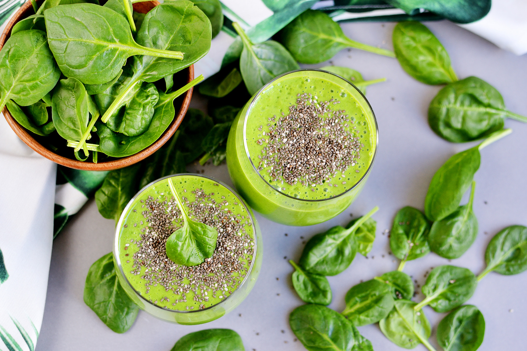Nikon D3100 + Nikon AF-S DX Nikkor 35mm F1.8G sample photo. Green spinach smoothies photography