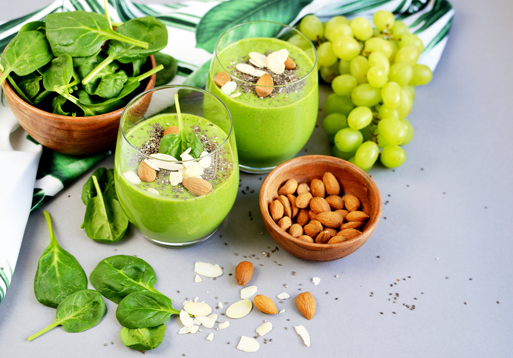 Nikon D3100 + Nikon AF-S DX Nikkor 35mm F1.8G sample photo. Green spinach smoothies, fruits, vegetables photography
